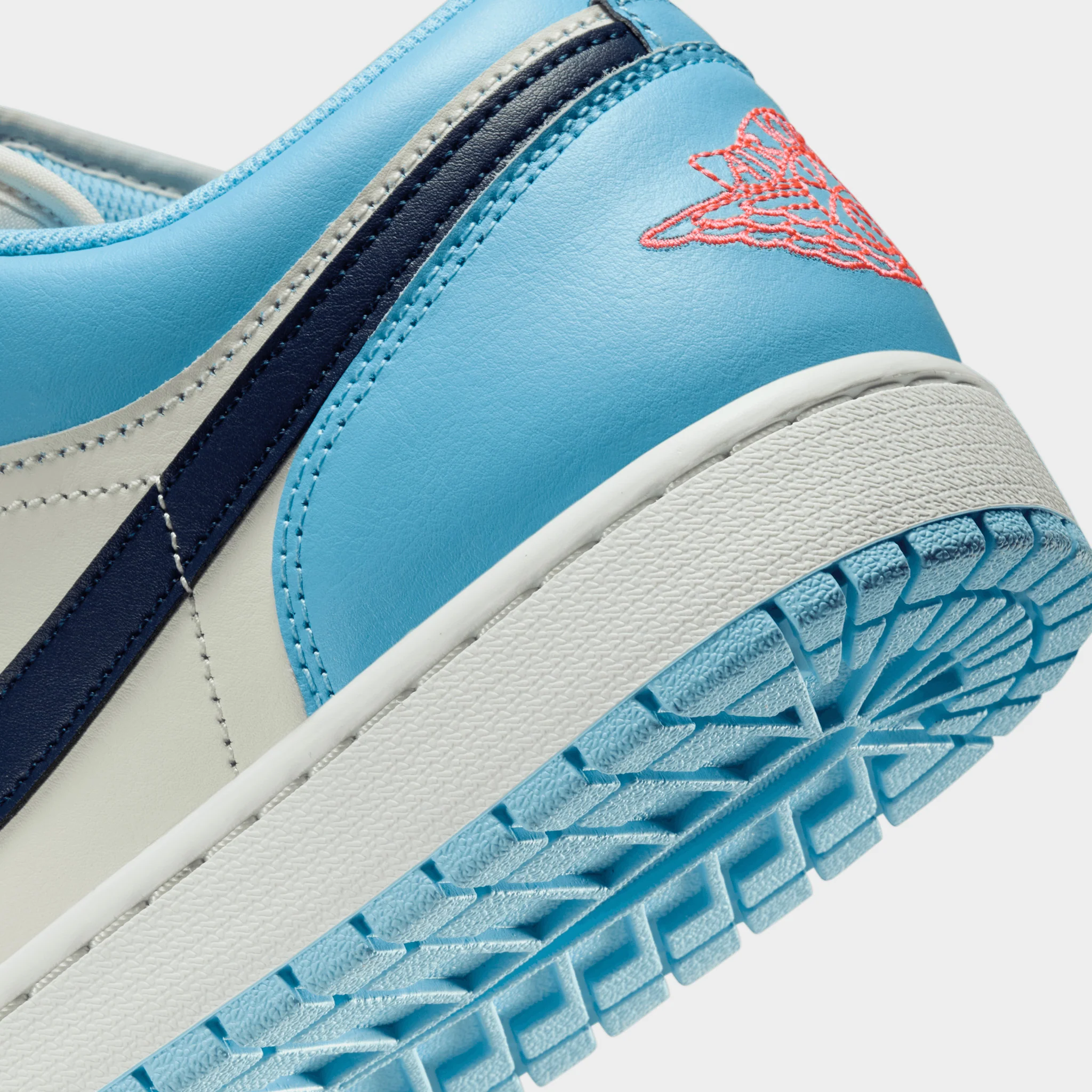 Air Jordan 1 Low White / Blue / Navy - Image 4