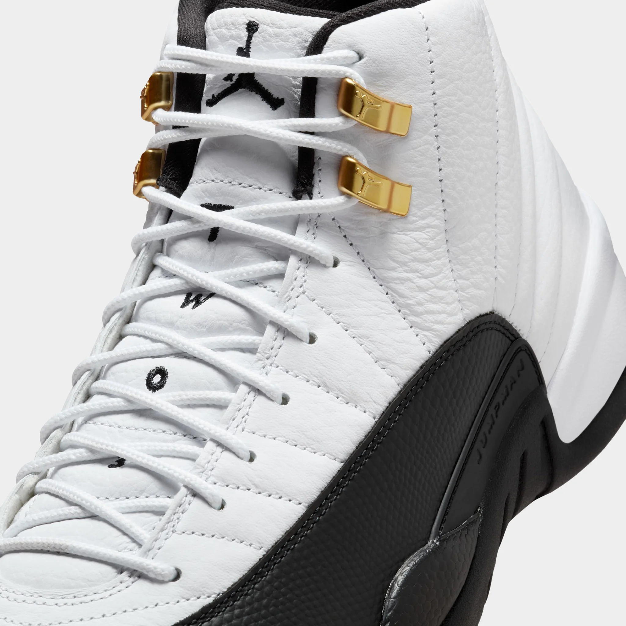 Air Jordan Retro 12 White / Black / Gold - Image 3