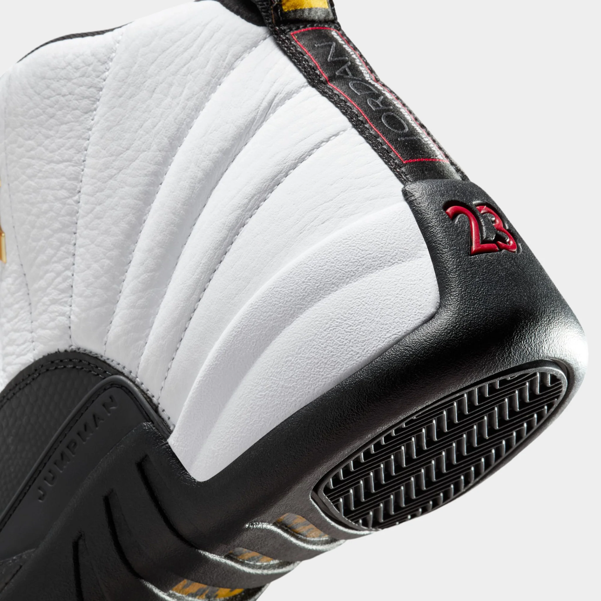 Air Jordan Retro 12 White / Black / Gold - Image 4