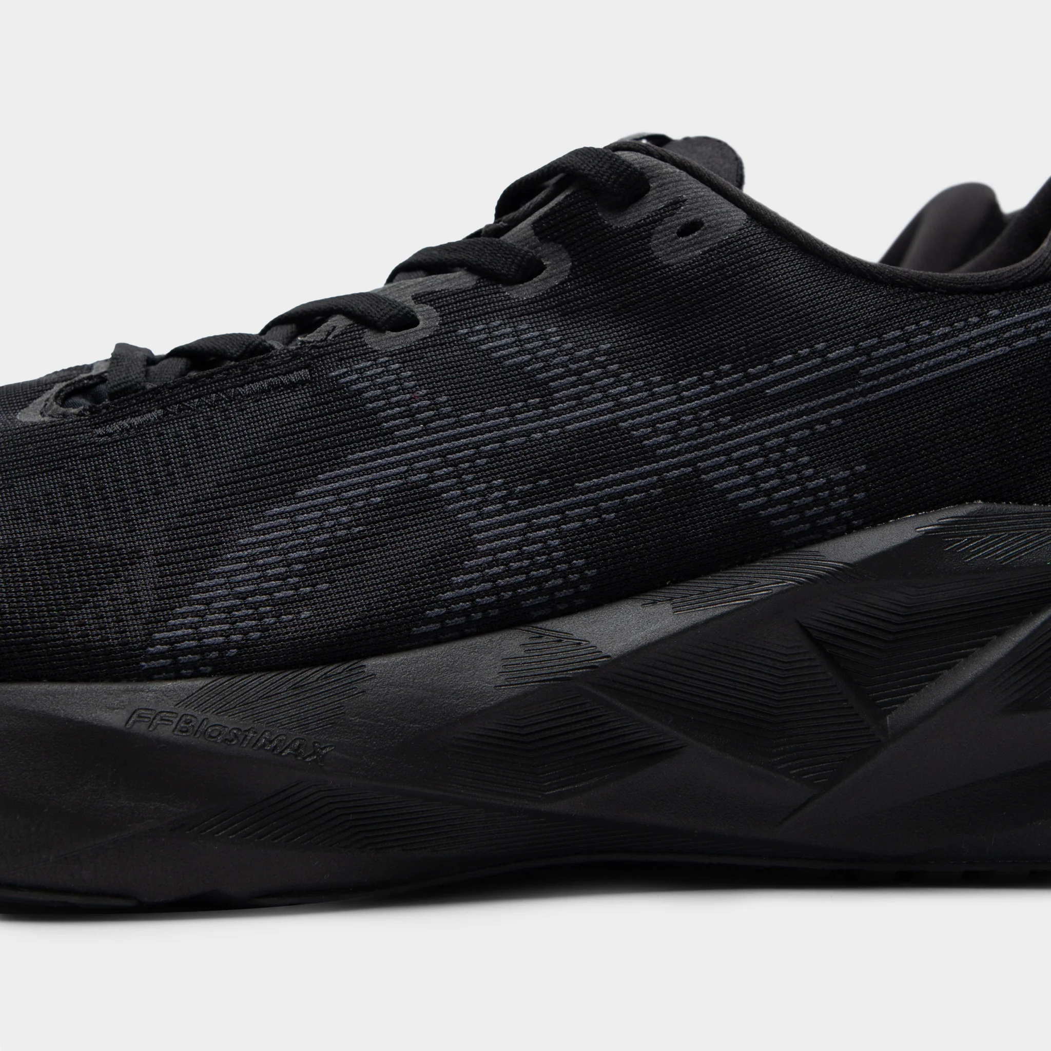 Asics Novablast 5 Black / Carrier Grey - Image 3