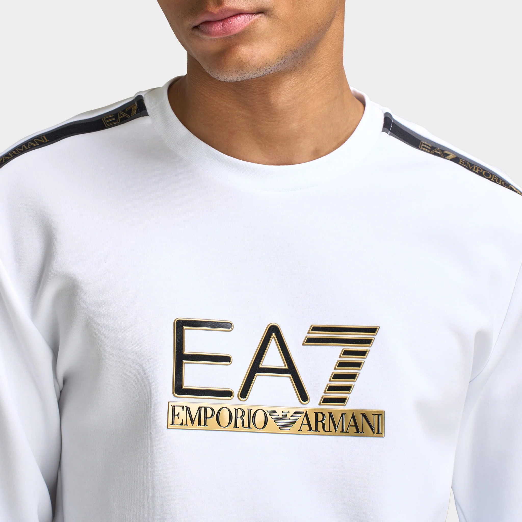 EA7 Gold Chest Logo Crew / White - Image 3
