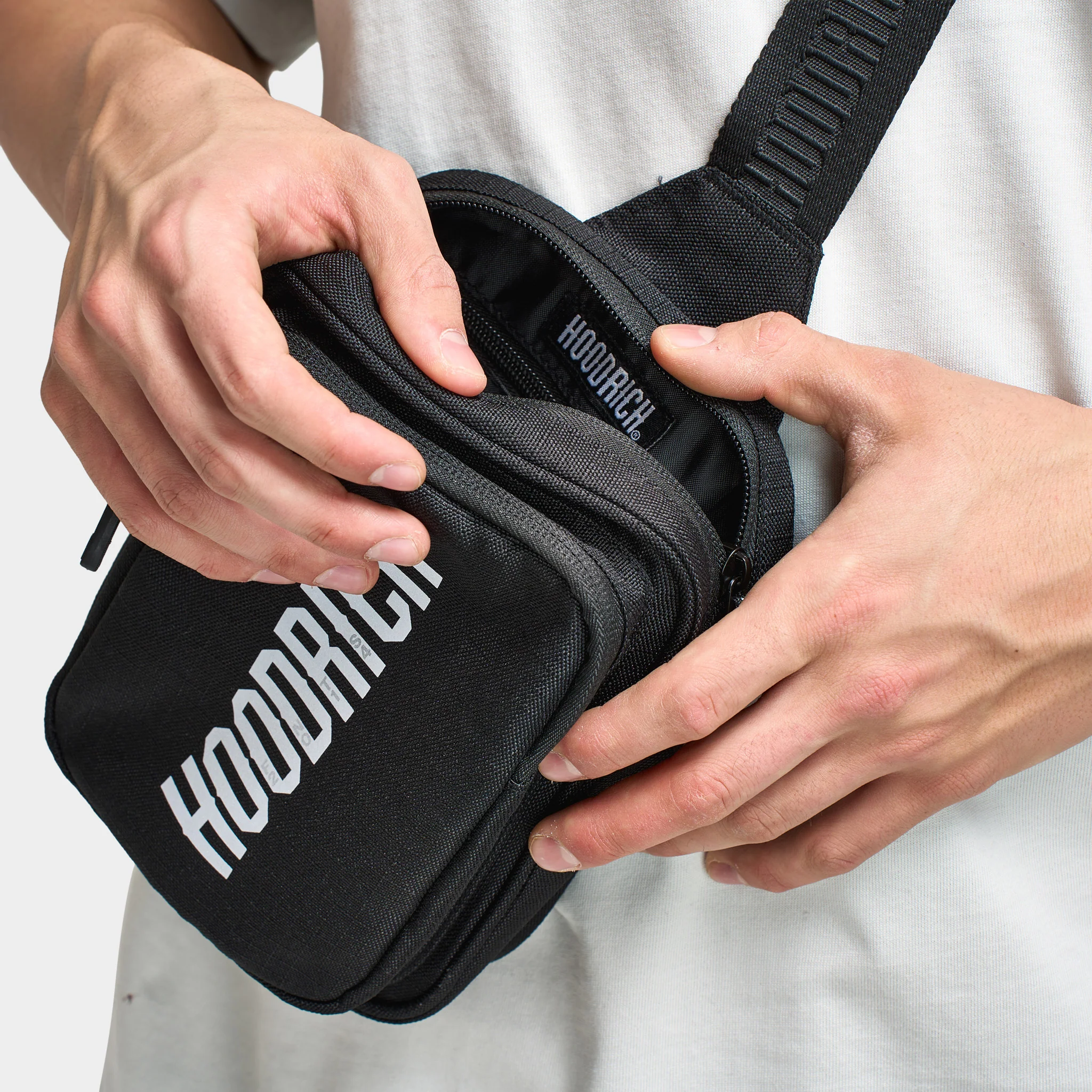 Hoodrich Shade Oversized Clip Mini Bag Black / Reflective - Image 3