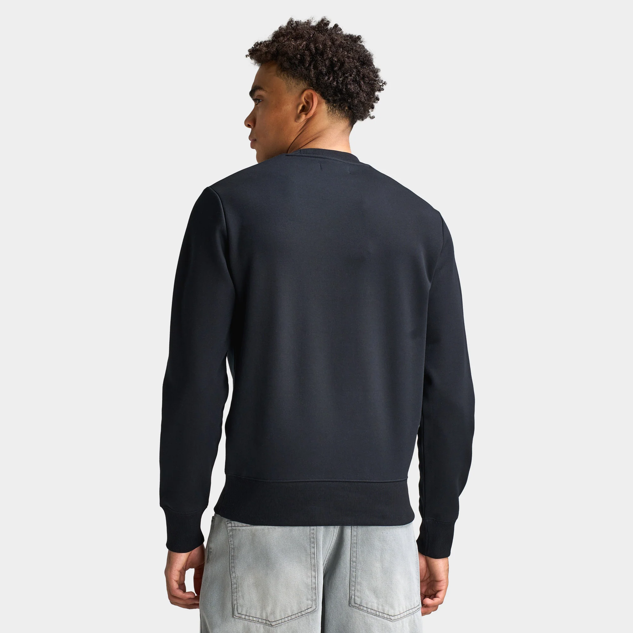 Fred Perry Badge Sweatshirt / Black - Image 2