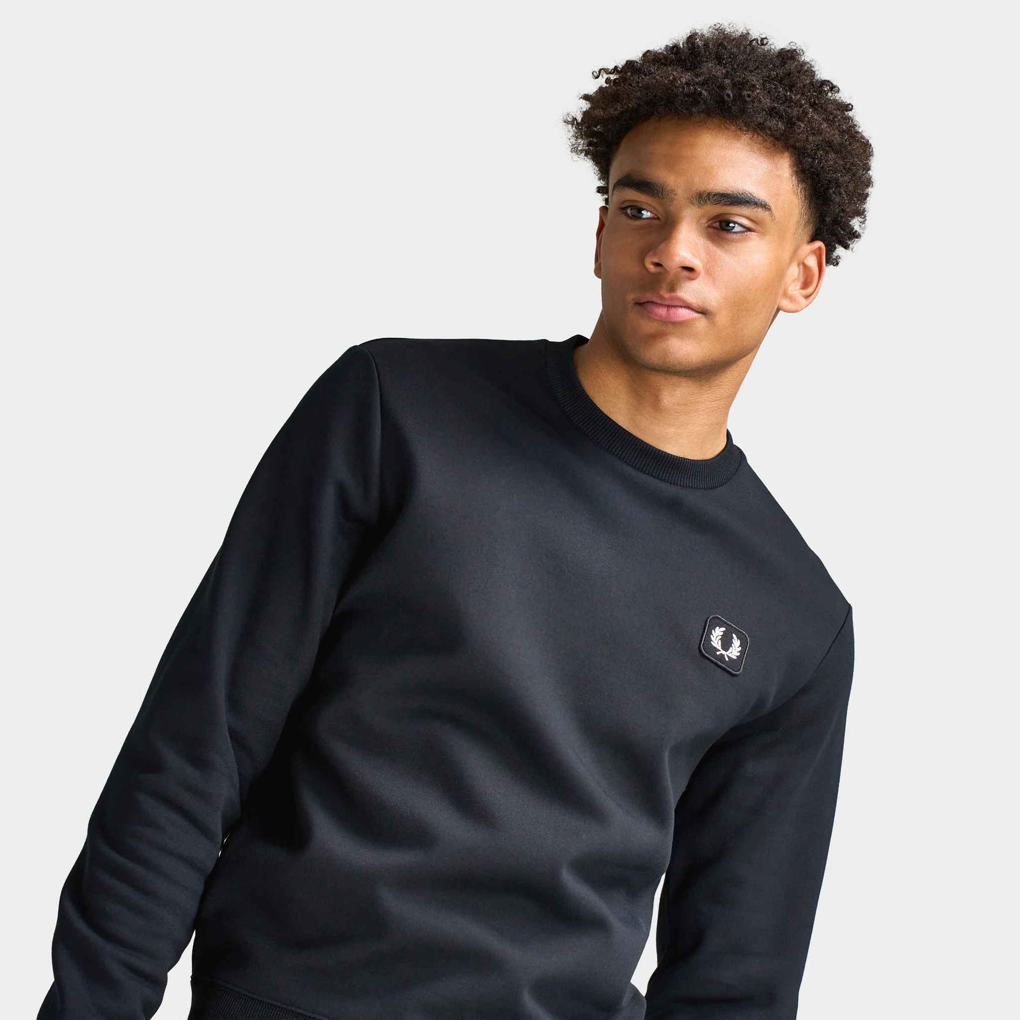 Fred Perry Badge Sweatshirt / Black - Image 4