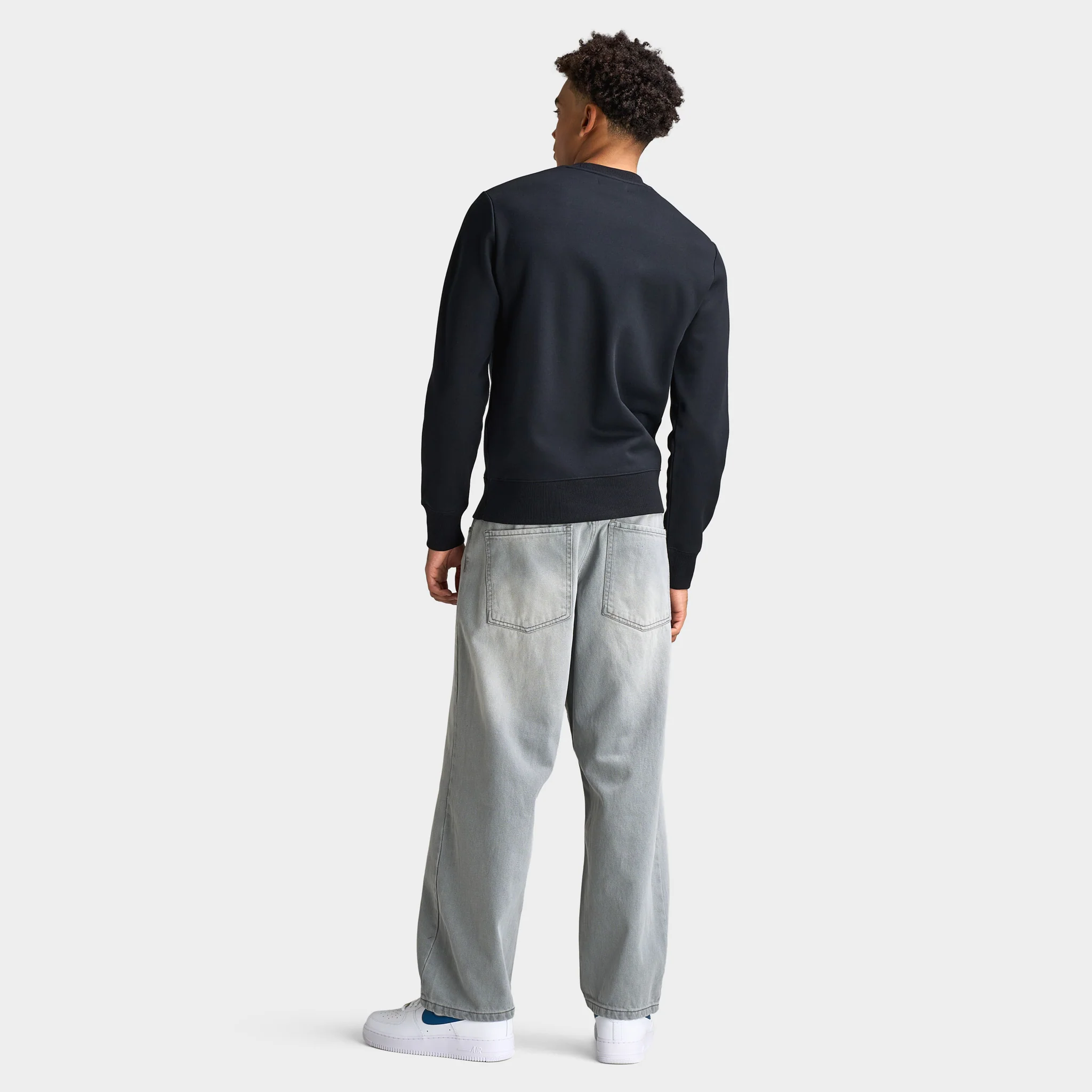 Fred Perry Badge Sweatshirt / Black - Image 6