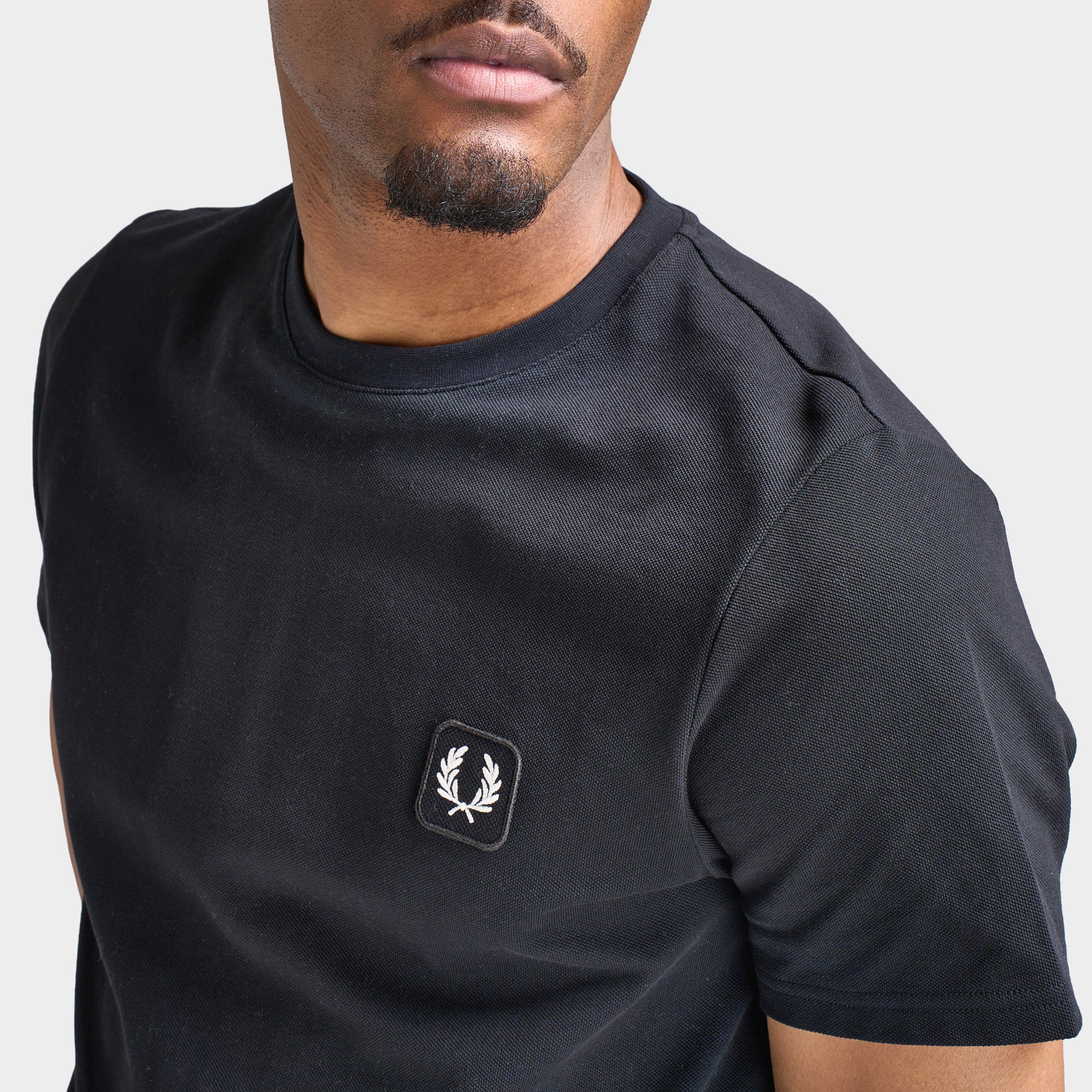 Fred Perry Badge T-Shirt / Black - Image 4