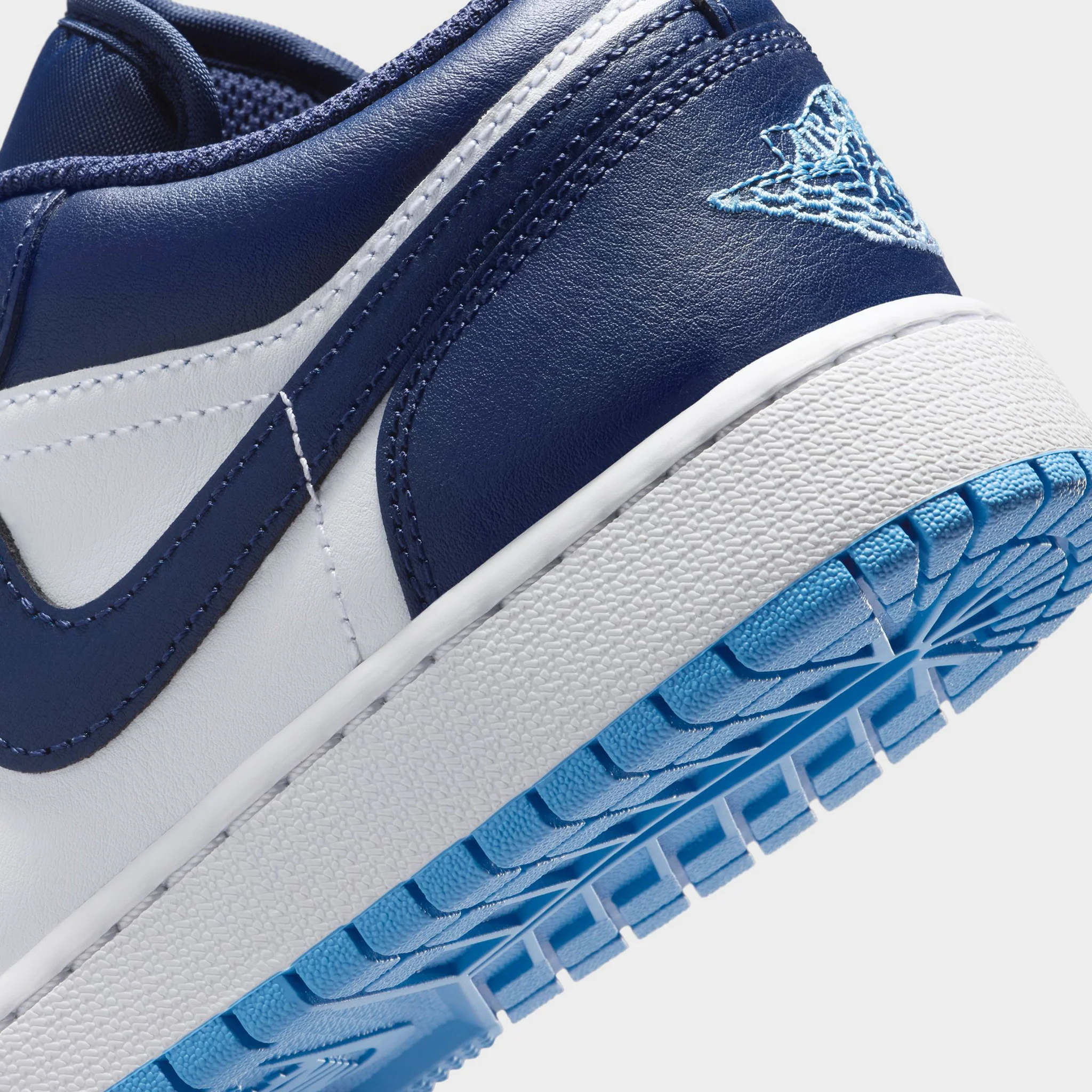 Jordan 1 Low GS Midnight Navy / University Blue - White - Image 4