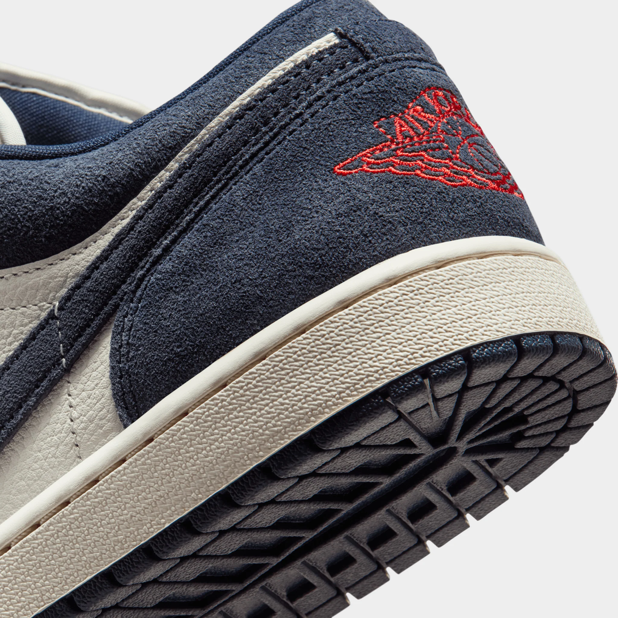 Jordan 1 Low Obsidian / University Gold - Image 4