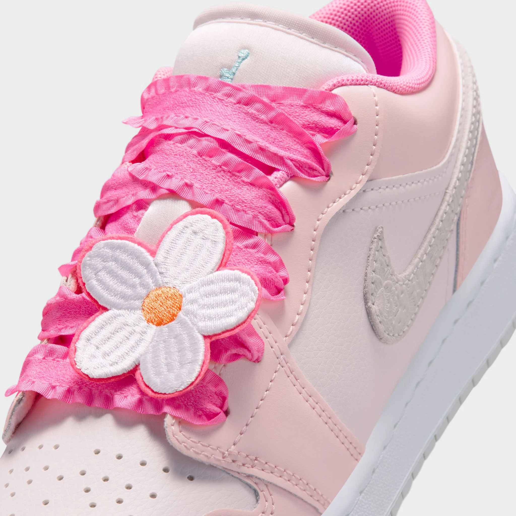 Jordan 1 Low SE GS Pink Bloom / Pink Glow - Pearl Pink - Image 4