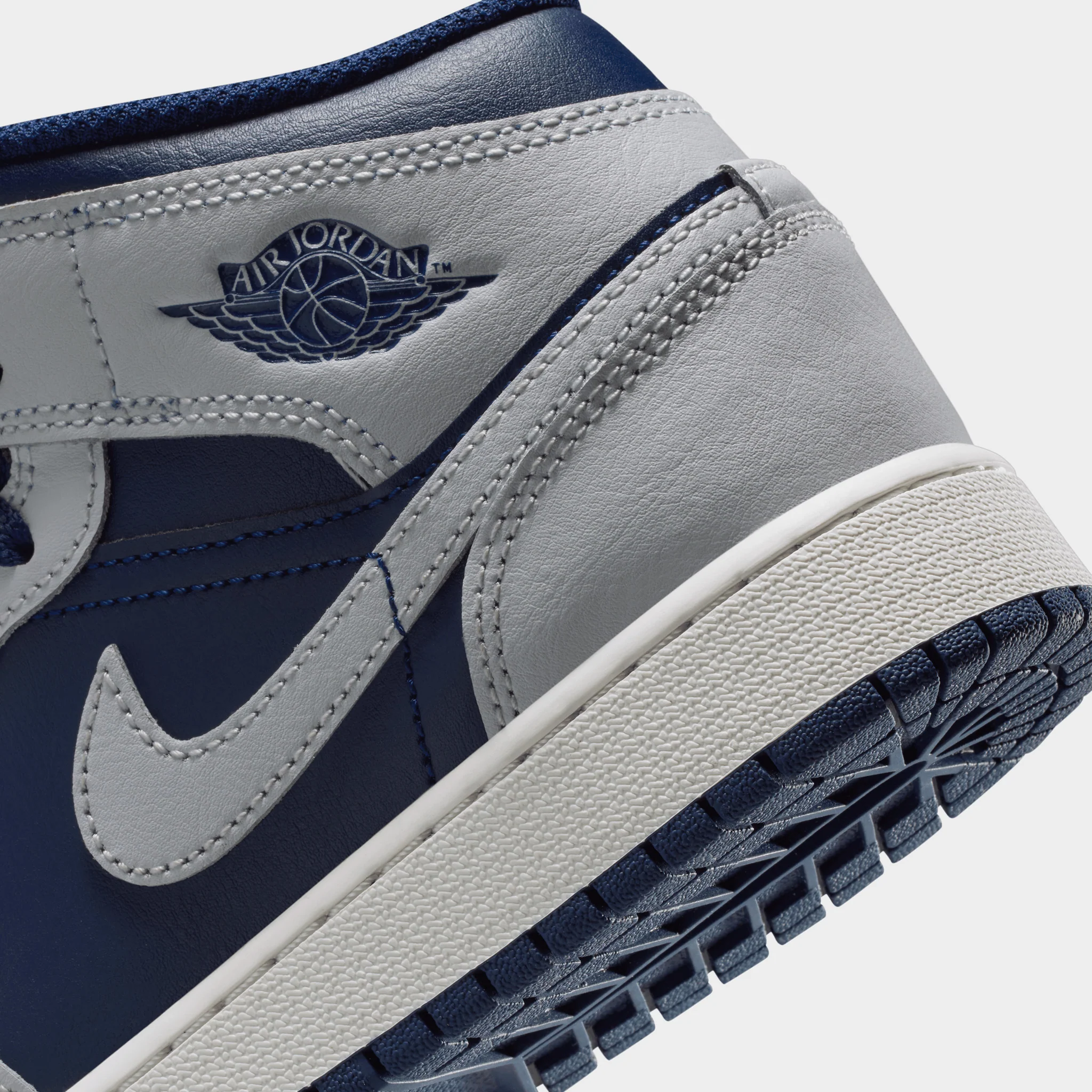 Jordan 1 Mid GS Blue Void / Pure Platinum - Summit White - Image 4