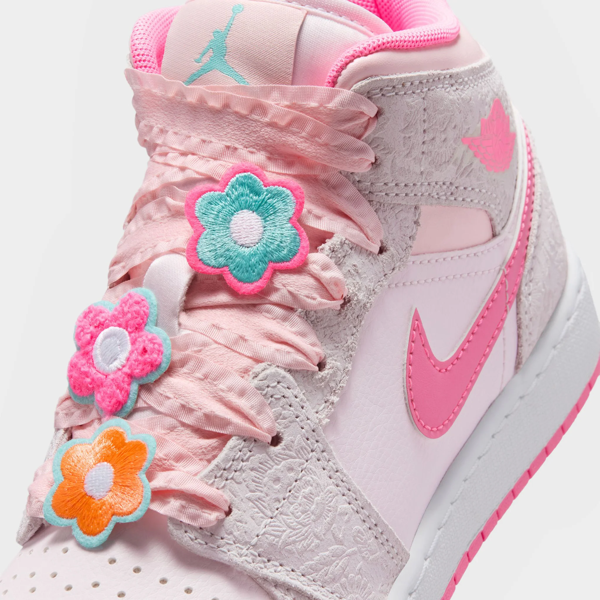 Jordan 1 Mid SE GS Vast Grey / Pink Glow - Sail - Image 3