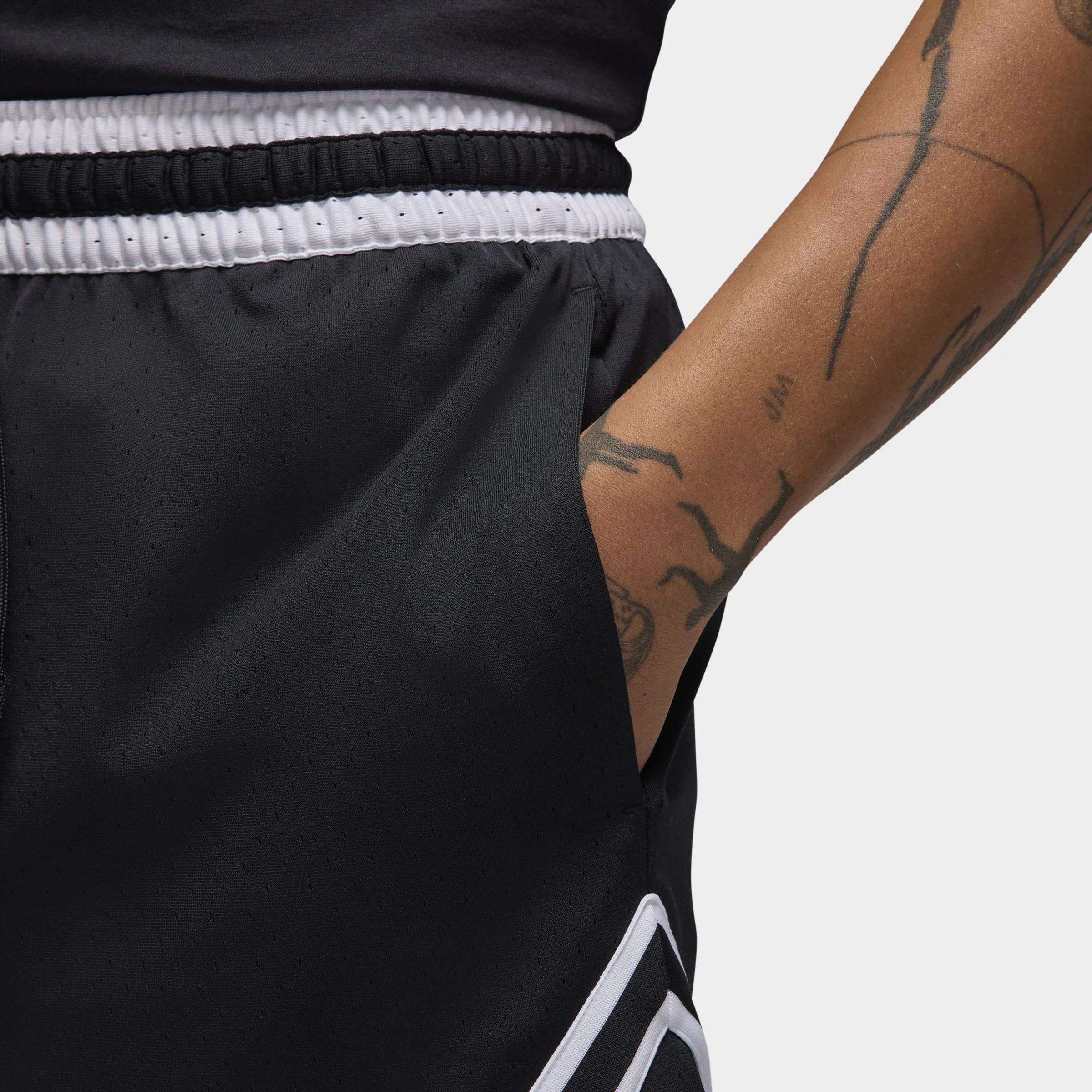 Jordan Dri-FIT Mesh Diamond Shorts Black / White - White - Image 11