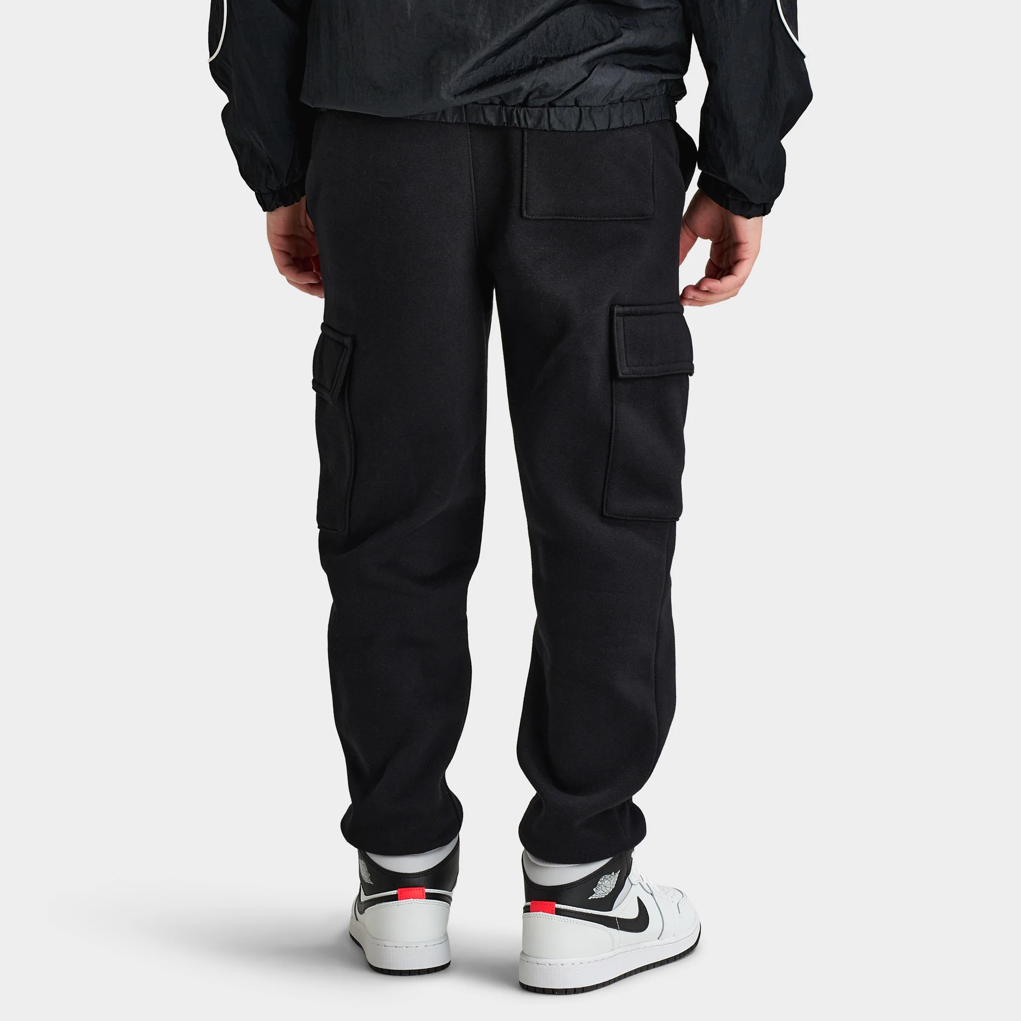 Jordan Juniors' Brooklyn Essential Fleece Cargo Pants / Black - Image 4
