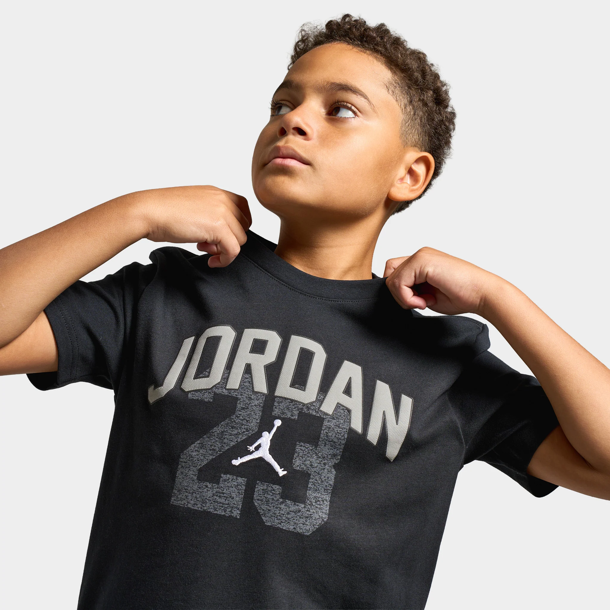 Jordan Juniors' Heritage Arch 23 Tee / Black - Image 4