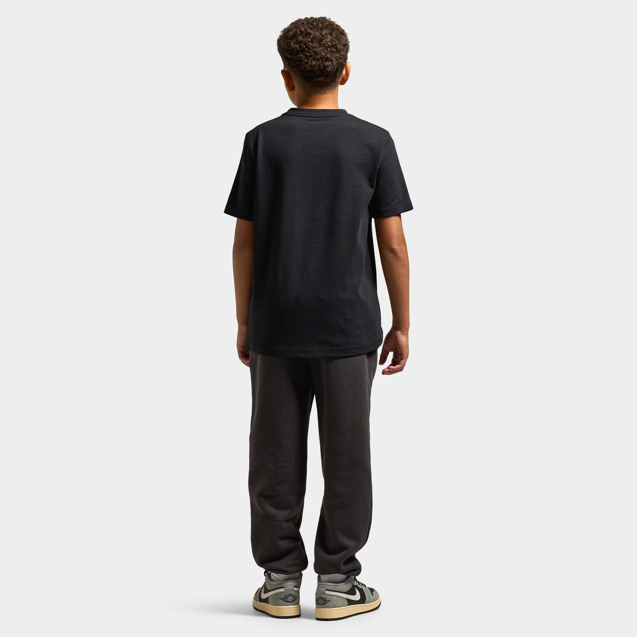Jordan Juniors' Heritage Arch 23 Tee / Black - Image 5