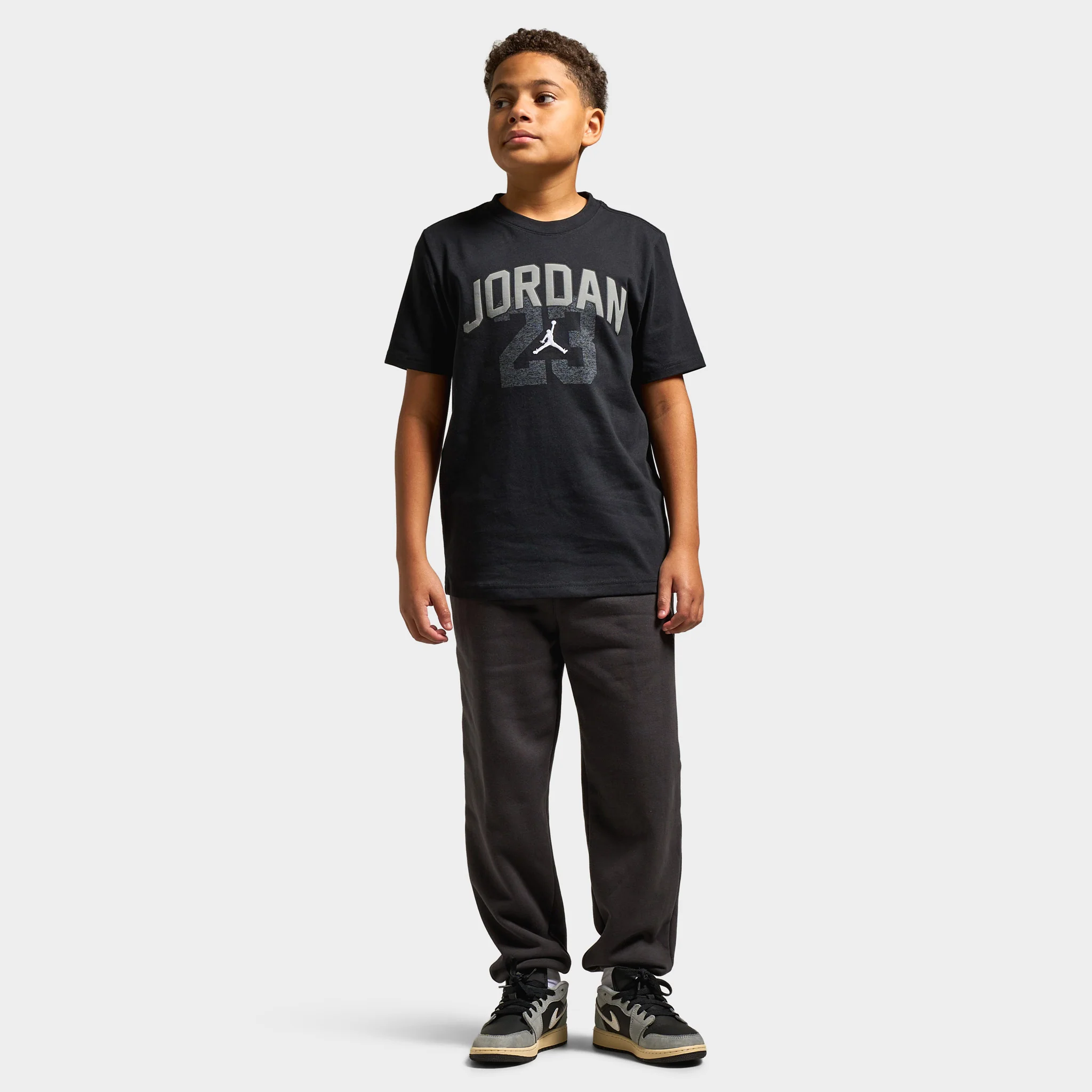 Jordan Juniors' Heritage Arch 23 Tee / Black - Image 6