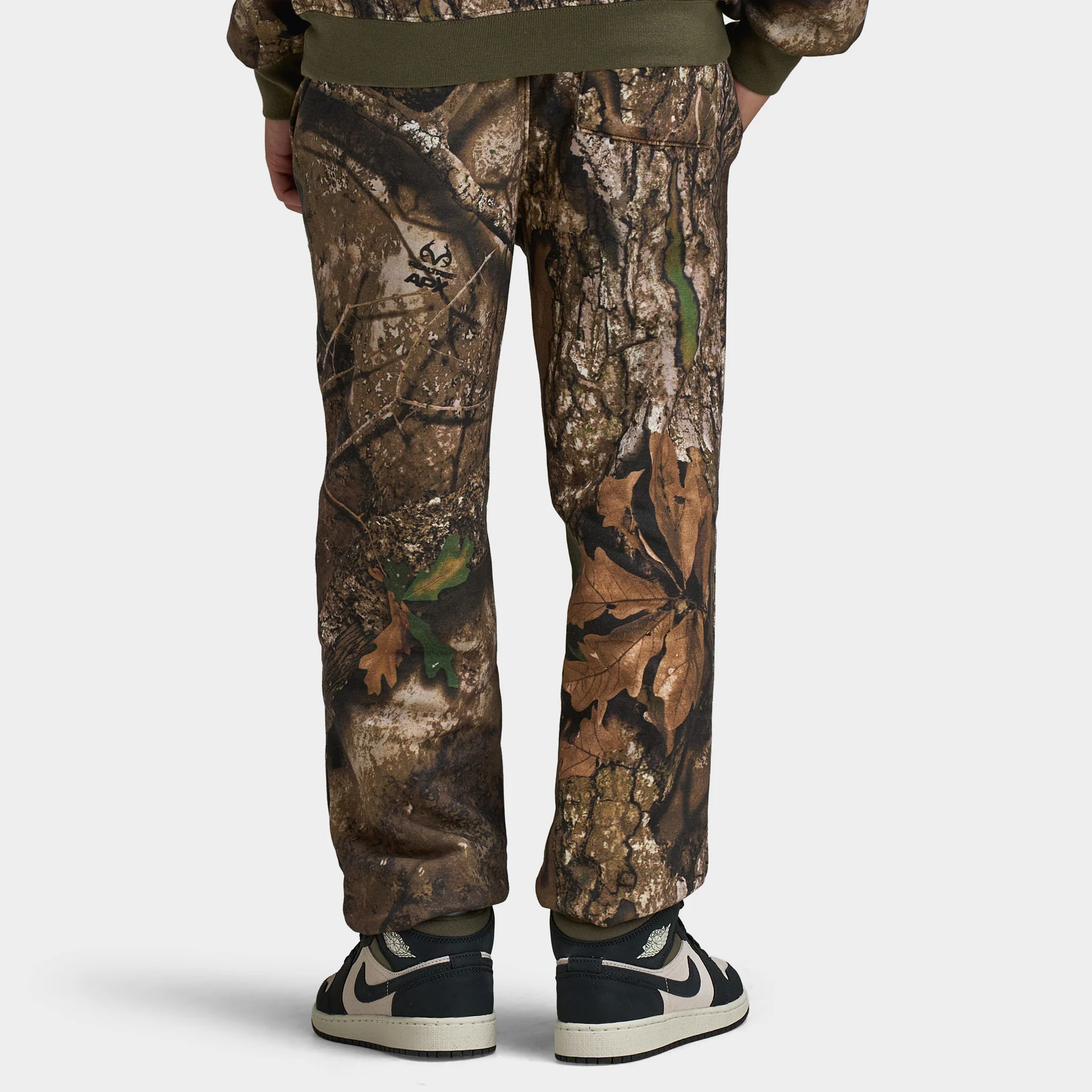 Jordan Juniors' MJ MVP Real Tree Fleece Pant / Medium Olive Camo - Image 2