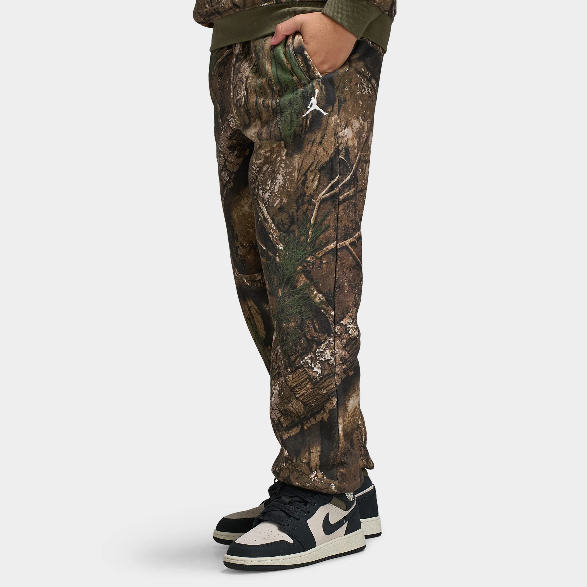 Jordan Juniors' MJ MVP Real Tree Fleece Pant / Medium Olive Camo - Image 3