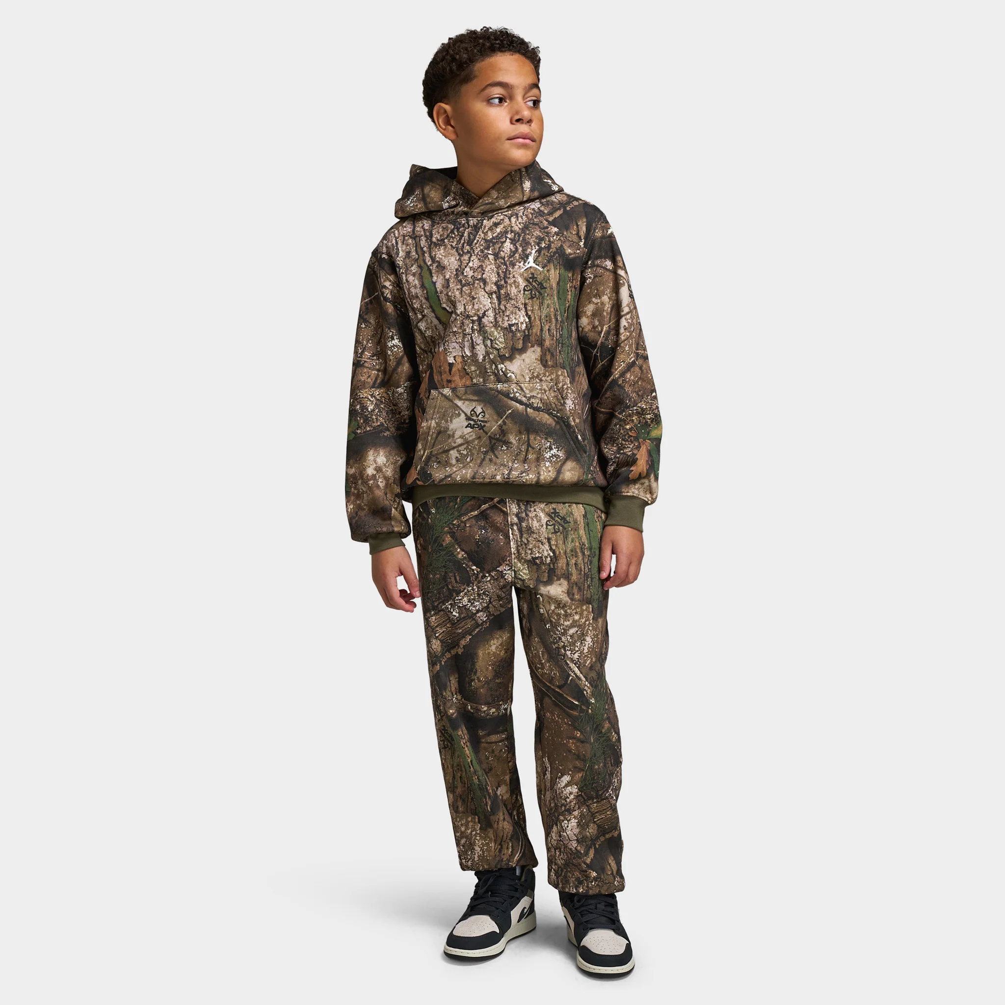 Jordan Juniors' MJ MVP Real Tree Fleece Pant / Medium Olive Camo - Image 6