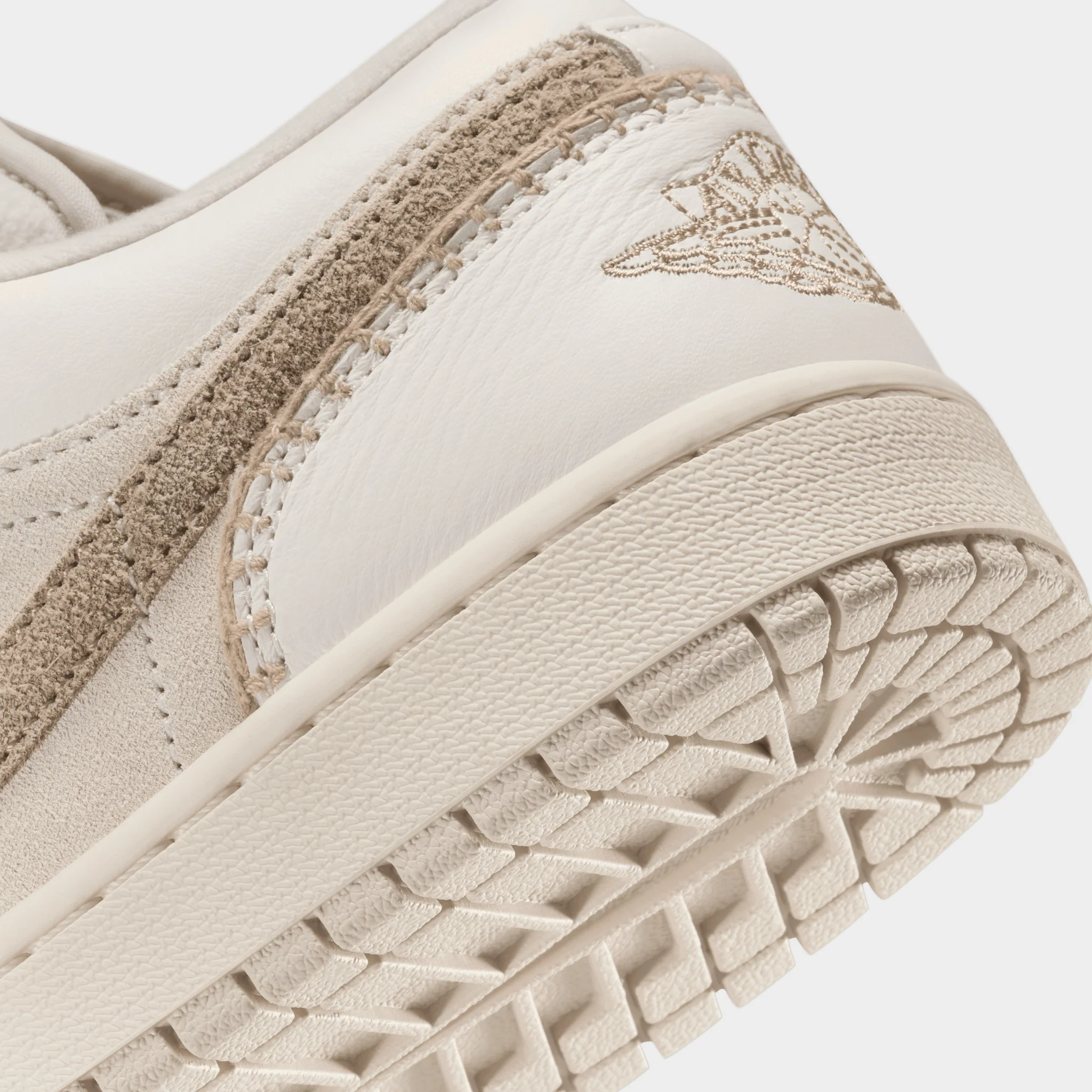 Jordan Women's 1 Low SE Light Orewood Brown / Sail - Hemp - Image 4