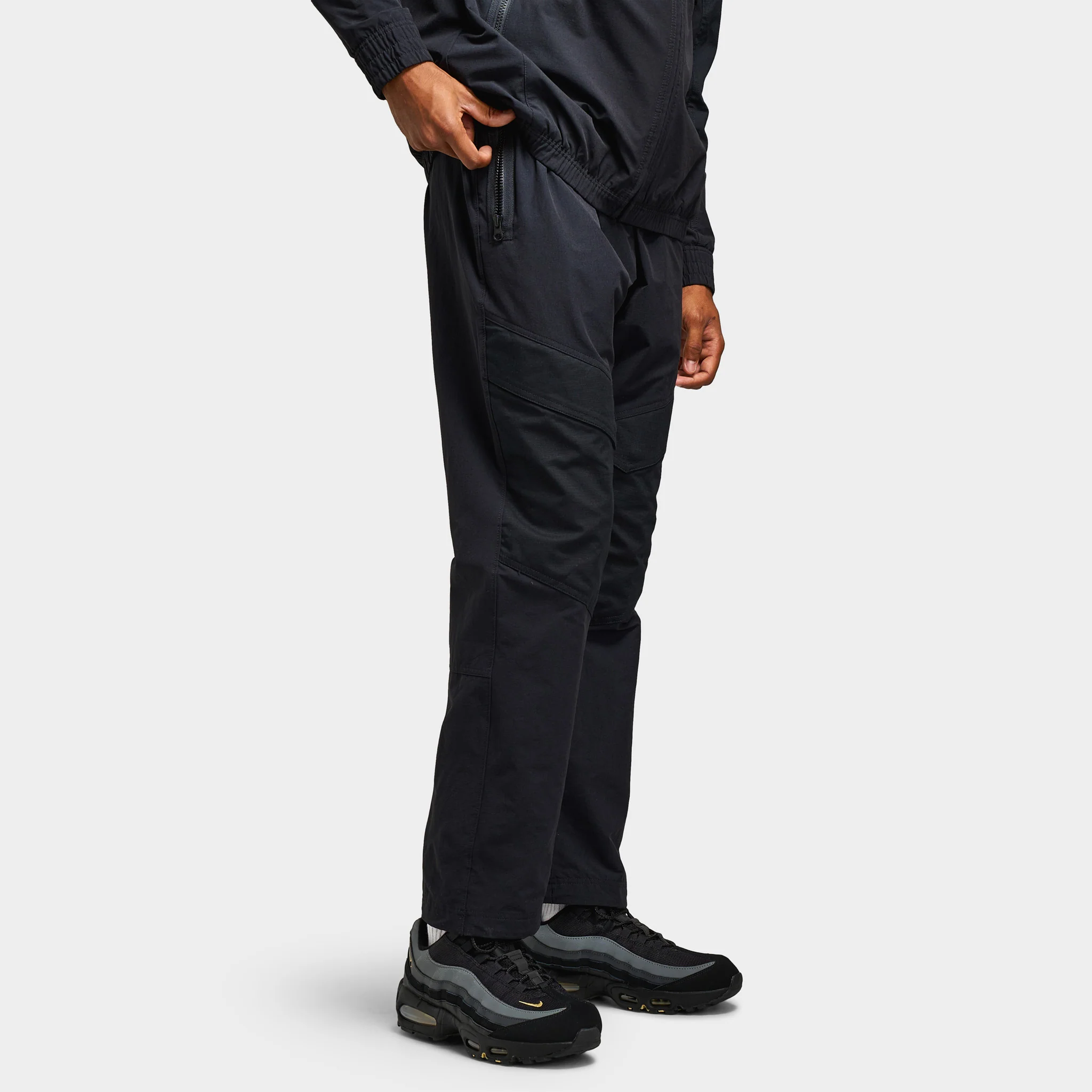 Nike Air Max Men's Woven Cargo Pants / Black - Image 3