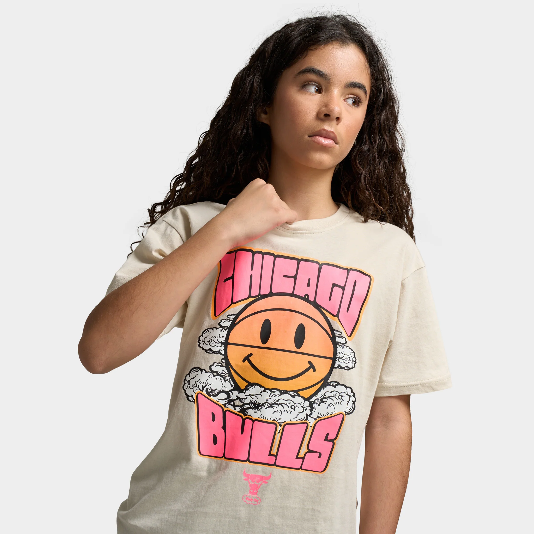 Mitchell & Ness Juniors' NBA Team Emoji Tee Chicago Bulls / Cream - Image 3