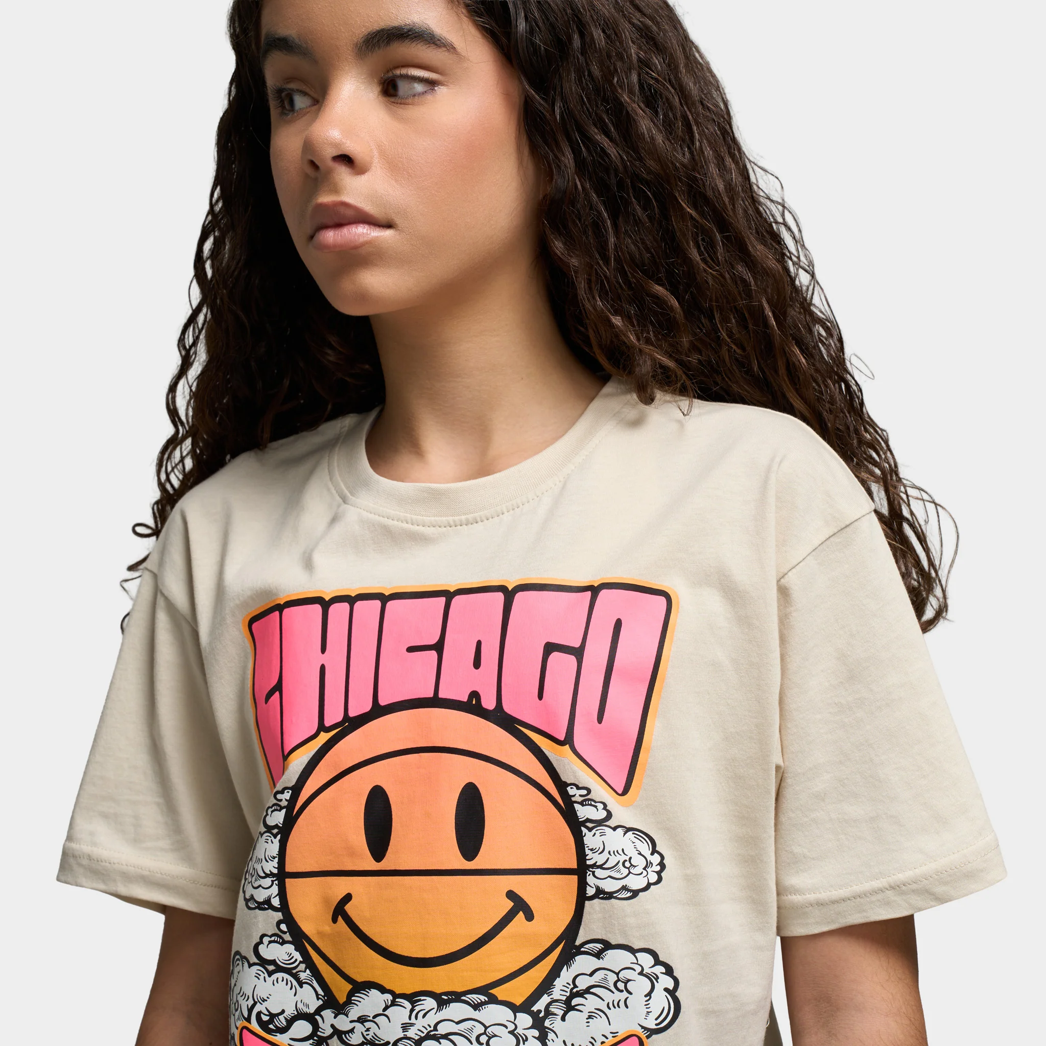 Mitchell & Ness Juniors' NBA Team Emoji Tee Chicago Bulls / Cream - Image 4