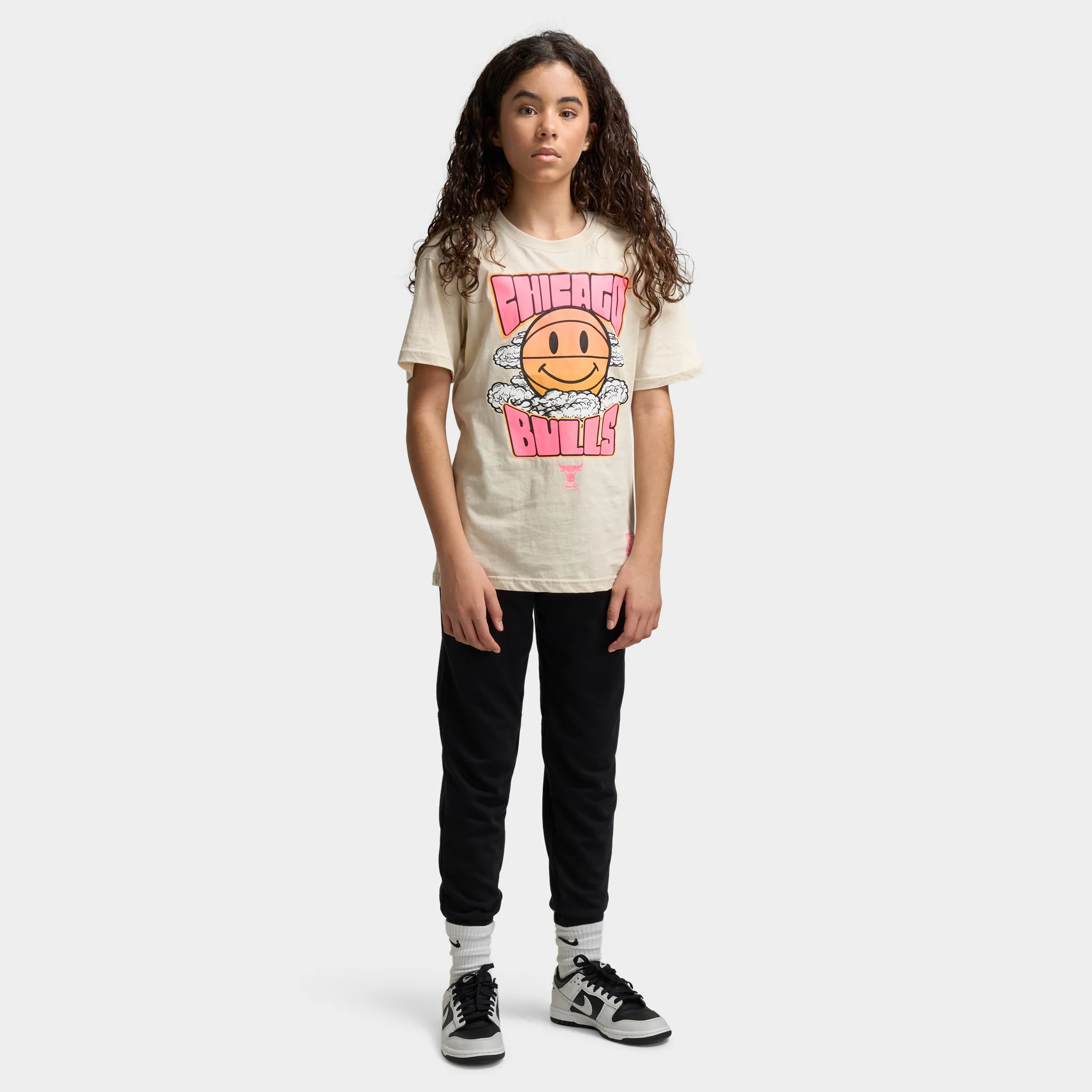 Mitchell & Ness Juniors' NBA Team Emoji Tee Chicago Bulls / Cream - Image 6