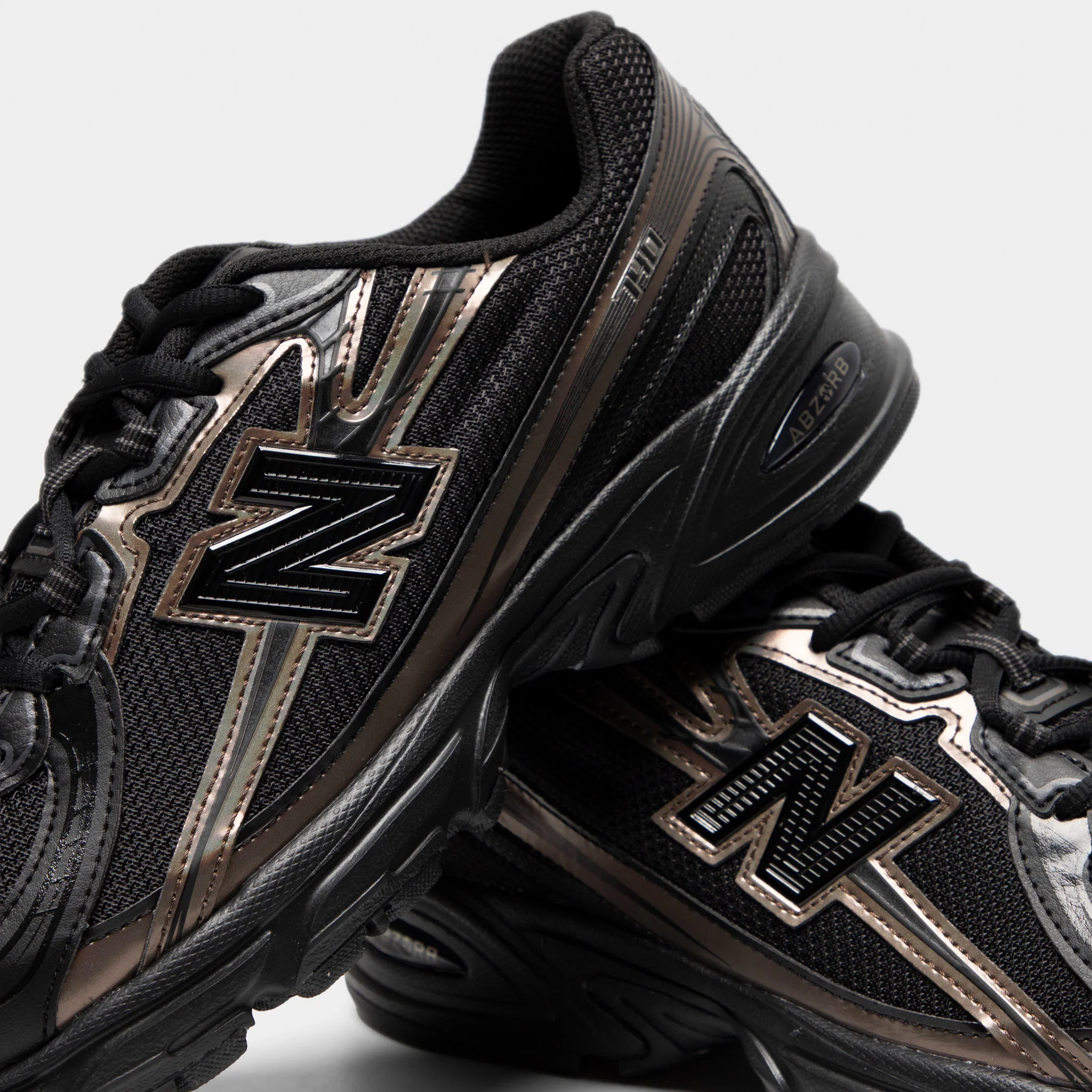 New Balance 740 Black / Bronze - Image 3