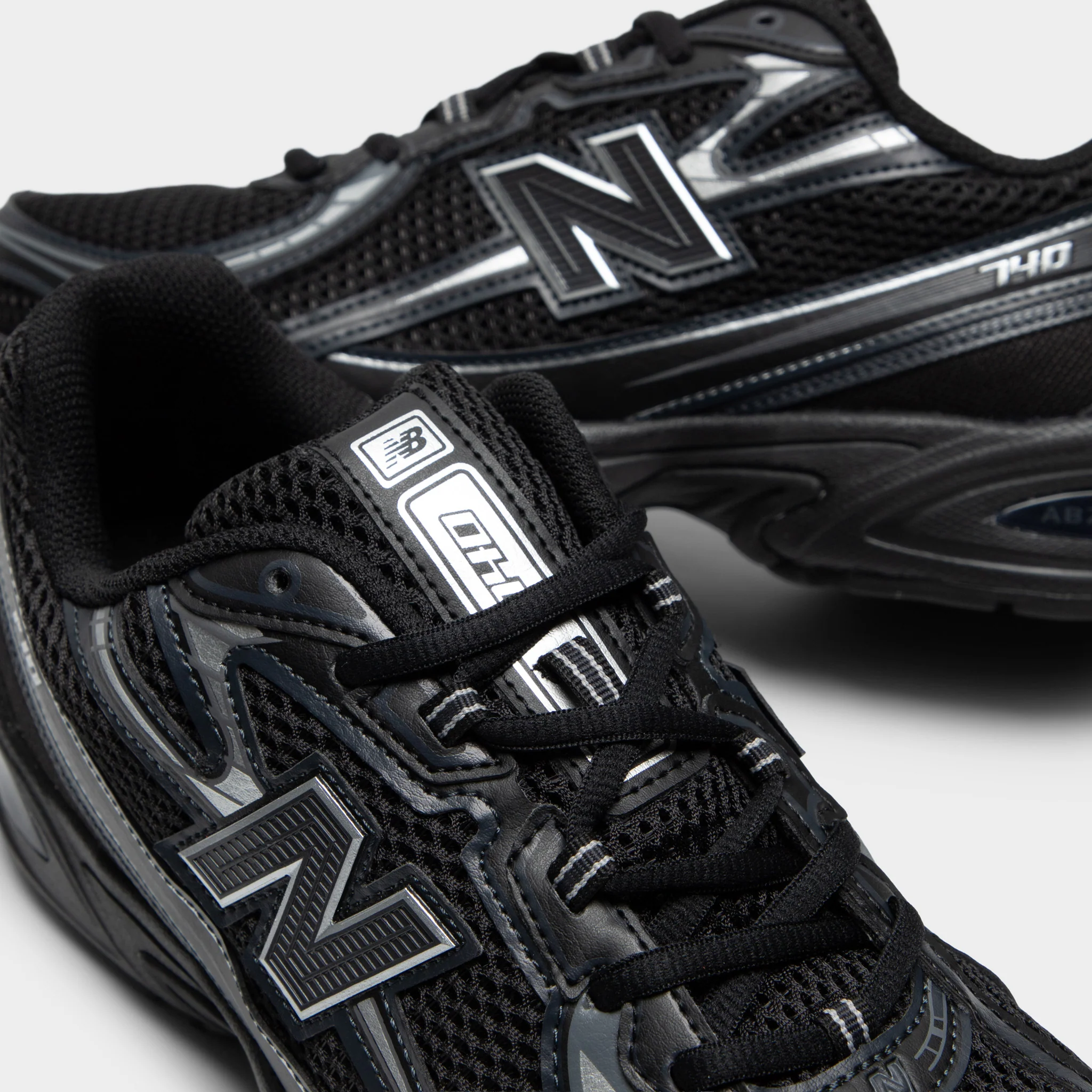 New Balance 740 Black / Metallic Silver - Image 3