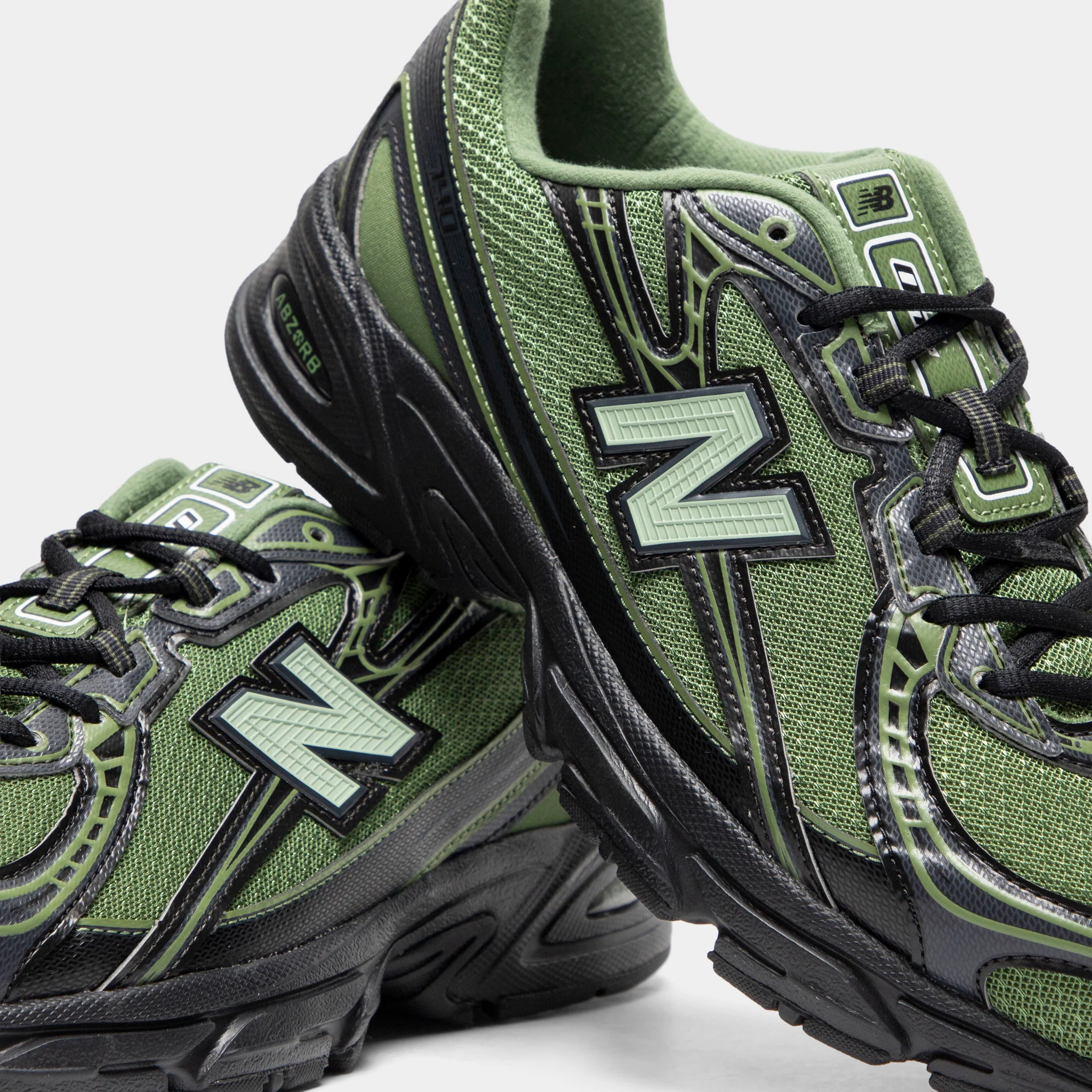 New Balance 740 Utility Green / Black - Image 3