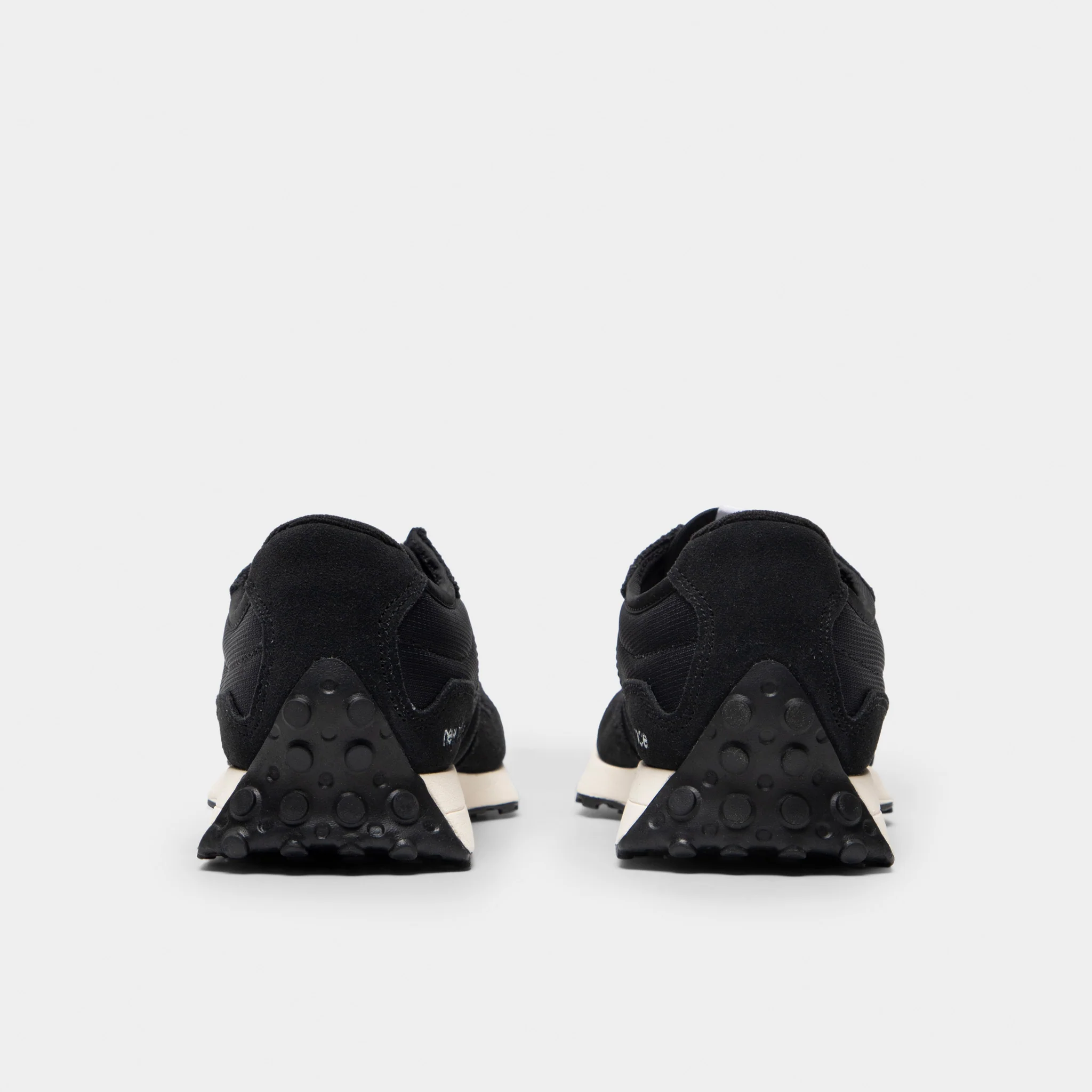 New Balance Juniors' 327 Black / White - Image 5