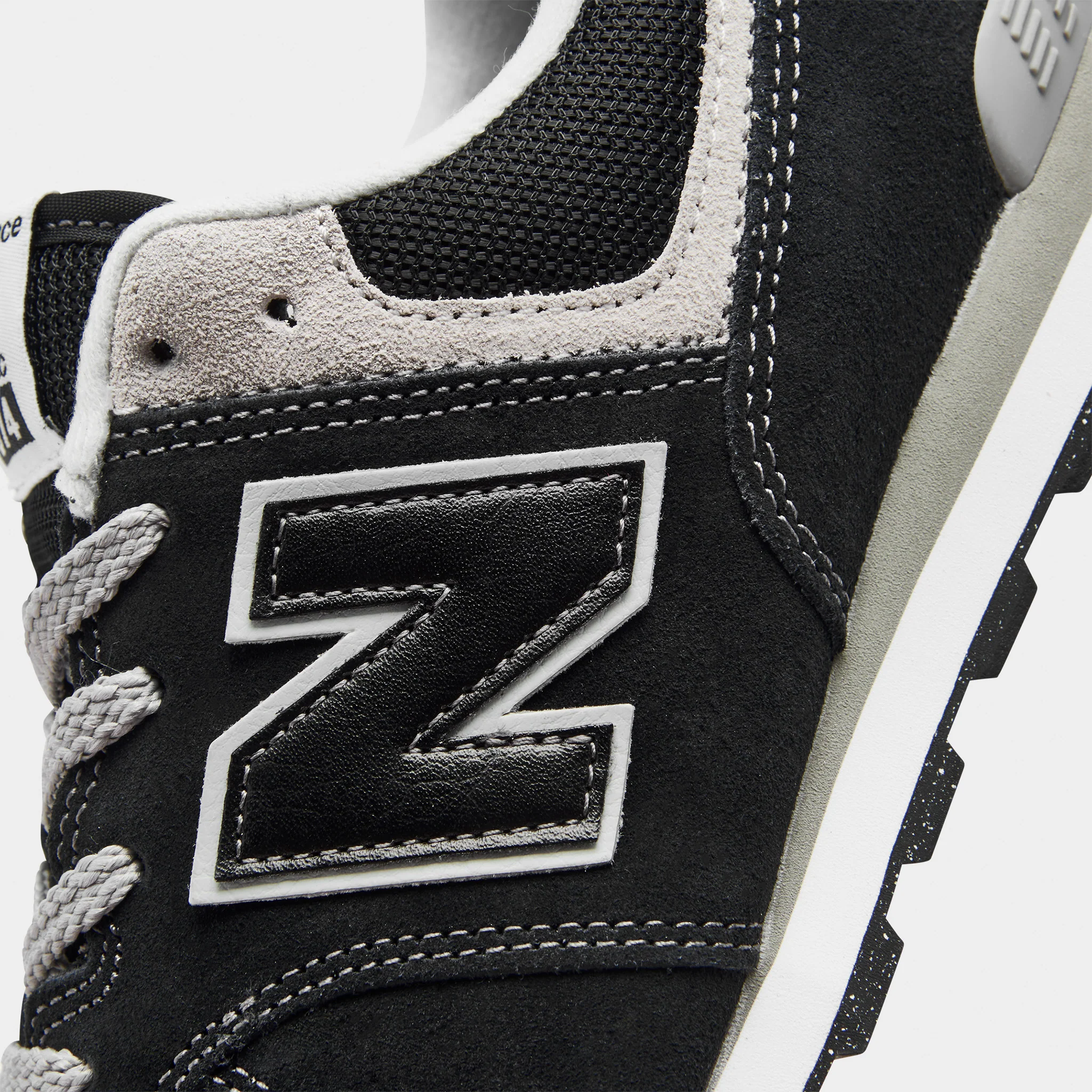 New Balance Juniors' 574 Black / White - Image 3