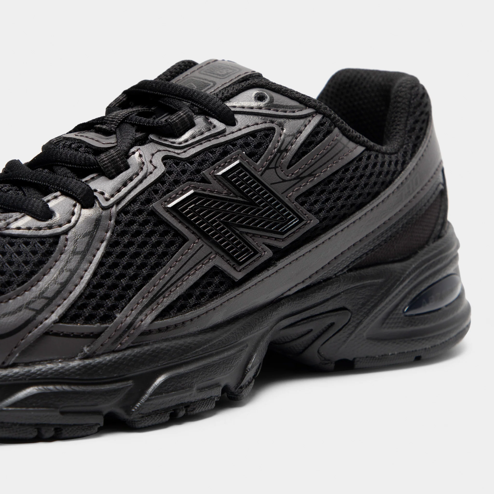 New Balance Juniors' 740 Black Cement / Black - Image 3