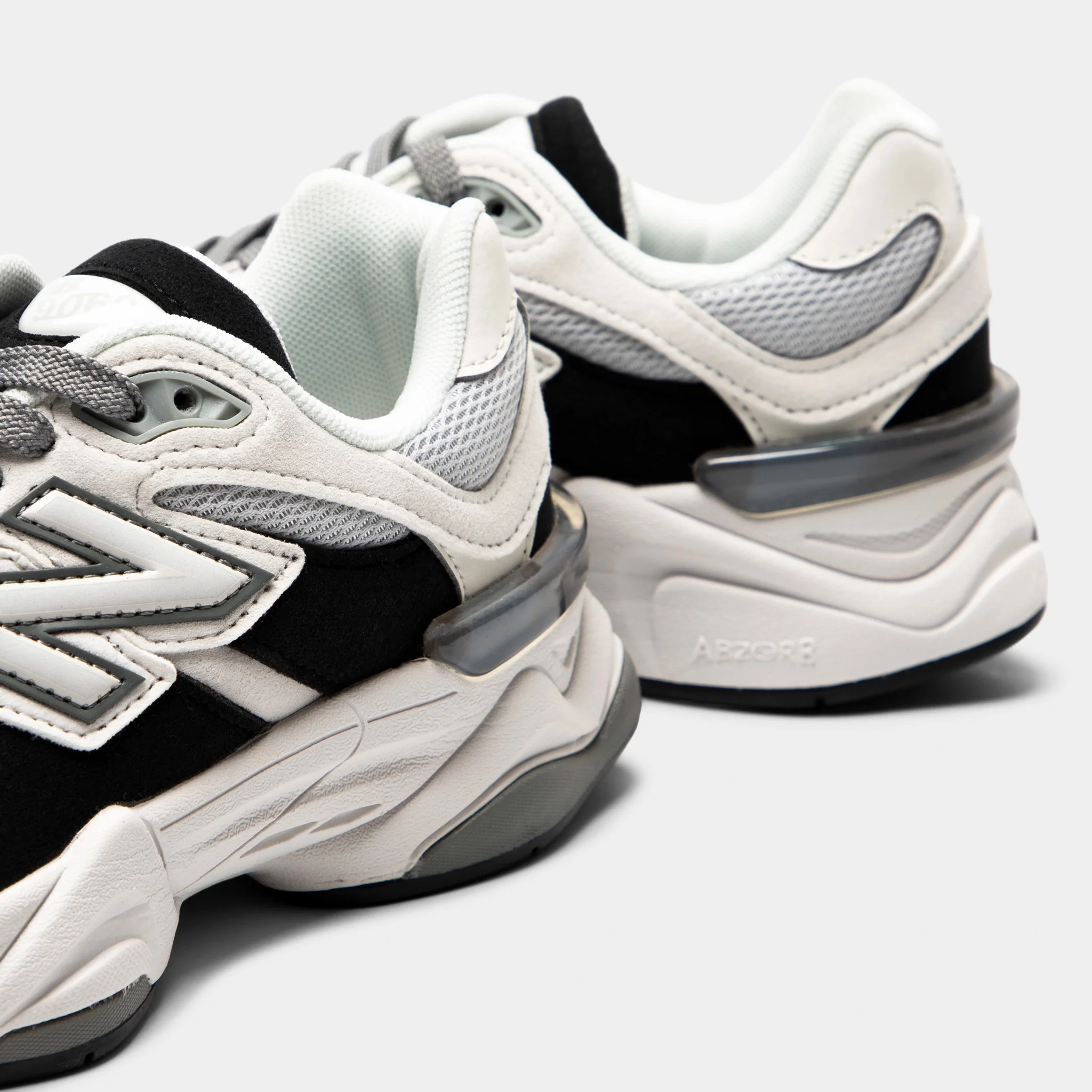 New Balance Juniors' 9060 Black / Reflection - Image 3