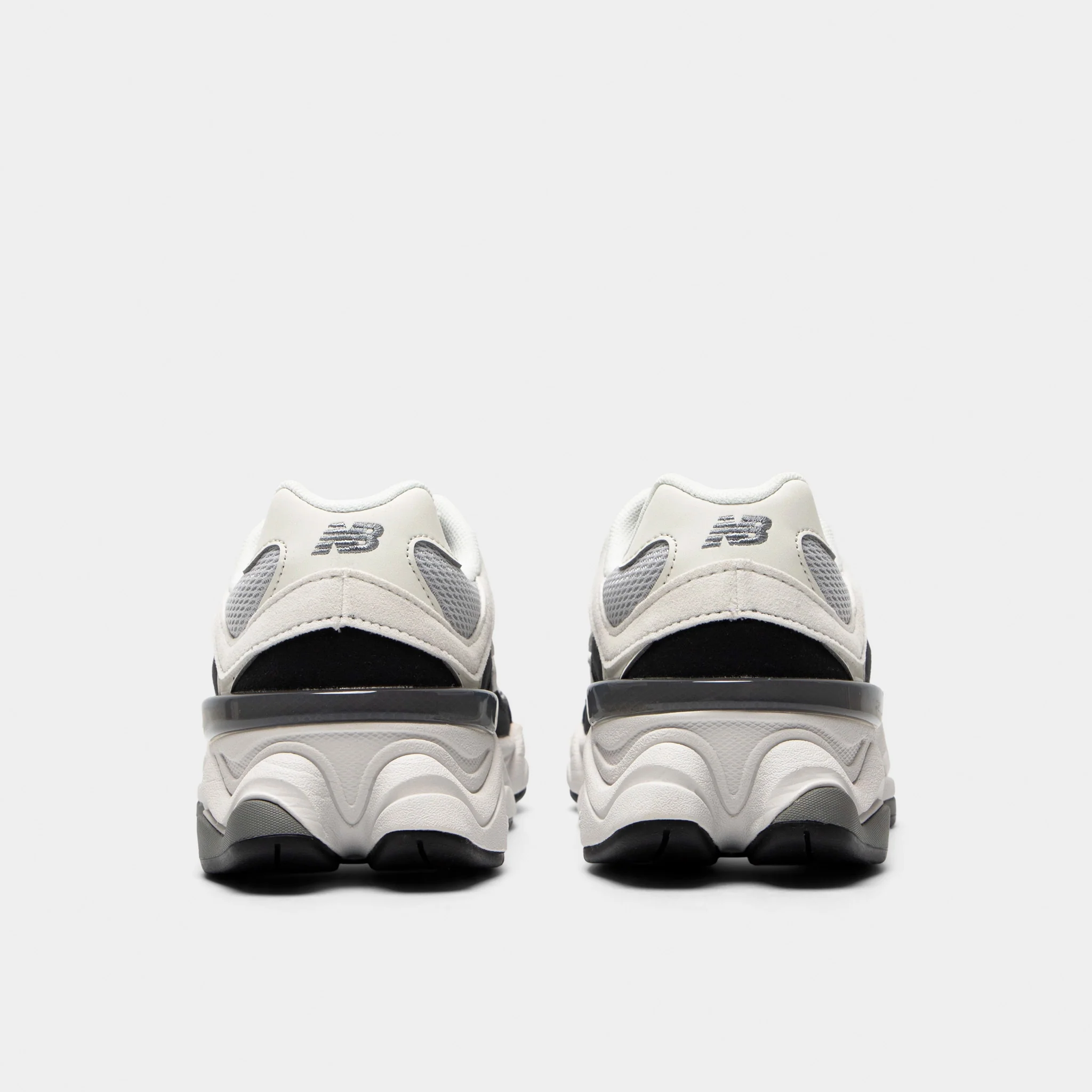 New Balance Juniors' 9060 Black / Reflection - Image 4