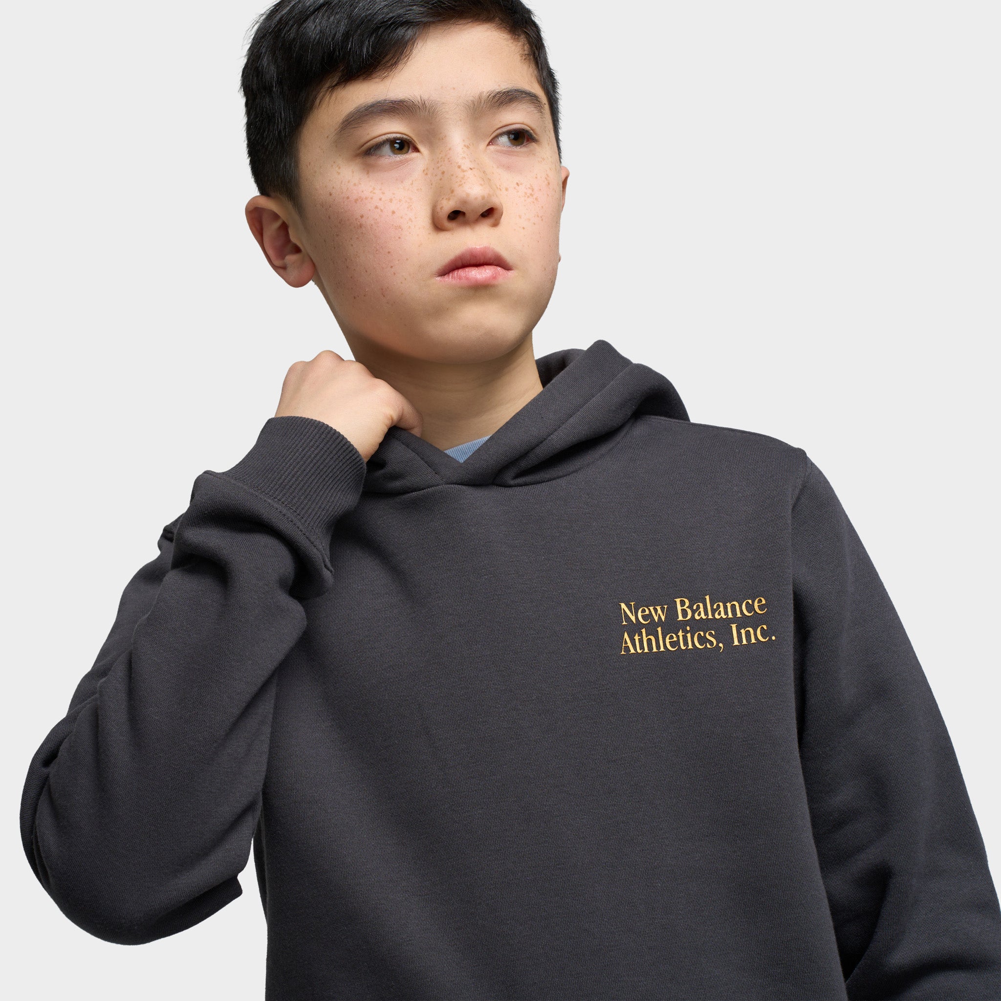 New Balance Juniors' Linear Logo Overlay Hoodie / Caviar Black - Image 3