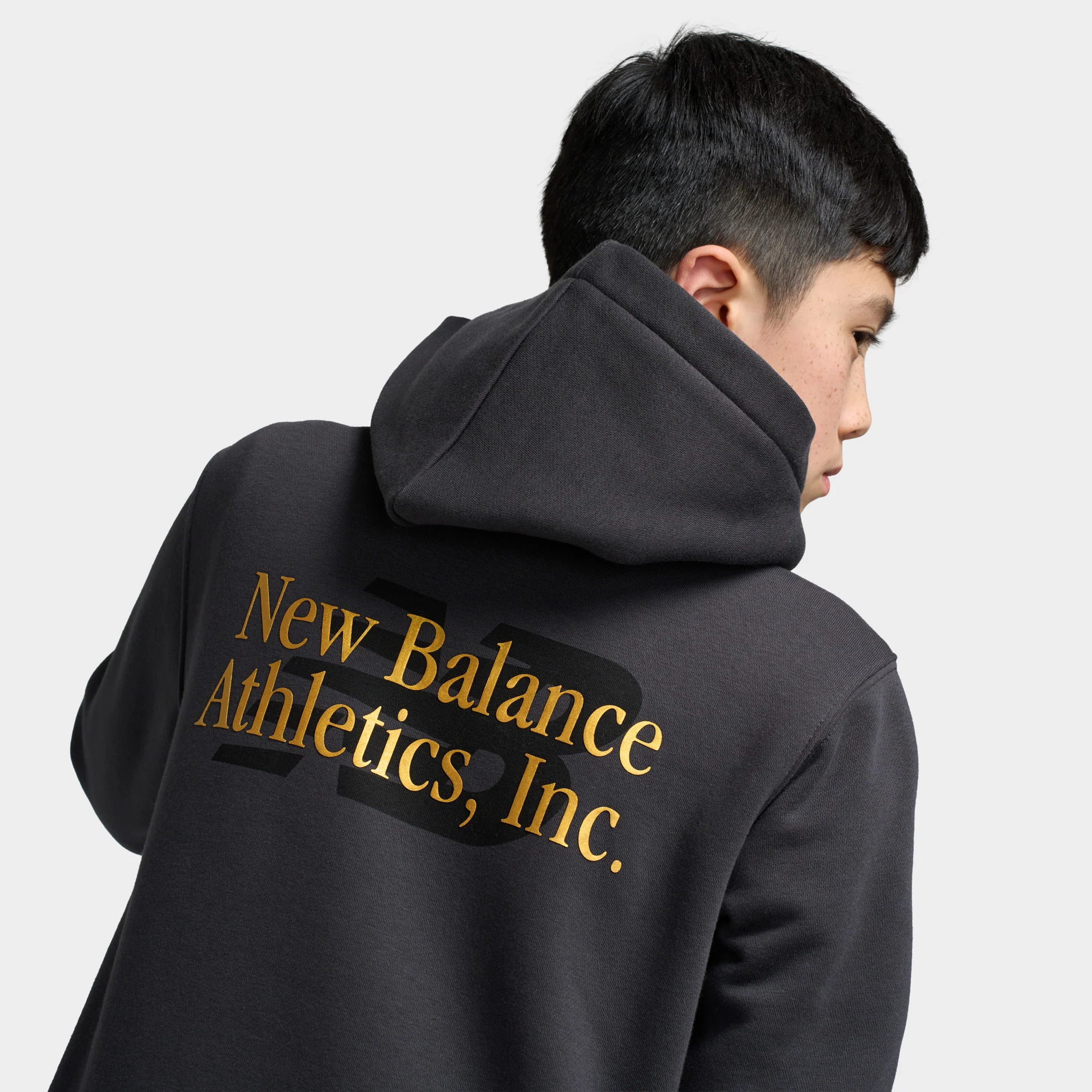 New Balance Juniors' Linear Logo Overlay Hoodie / Caviar Black - Image 4