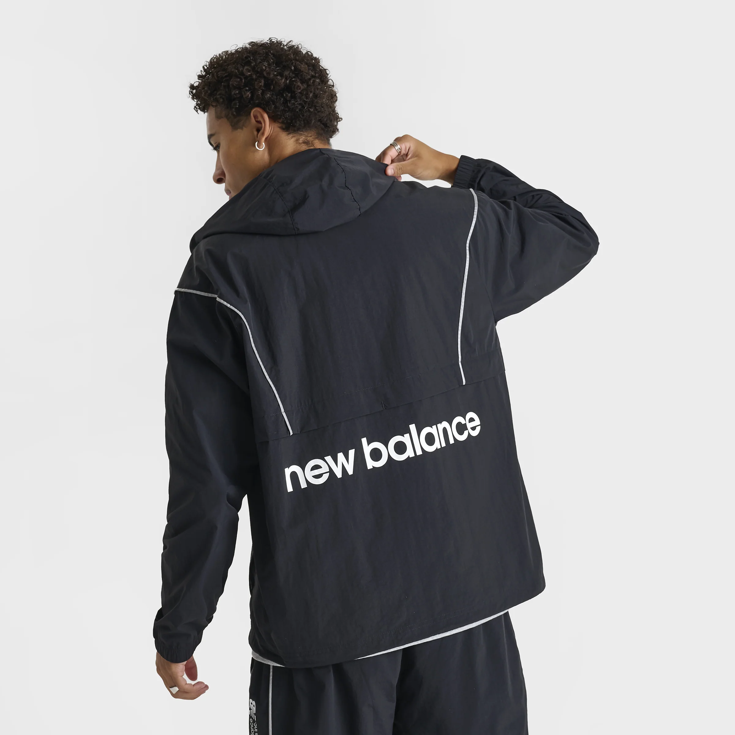 New Balance Vision Woven Jacket Black / 3M Reflective - Image 2