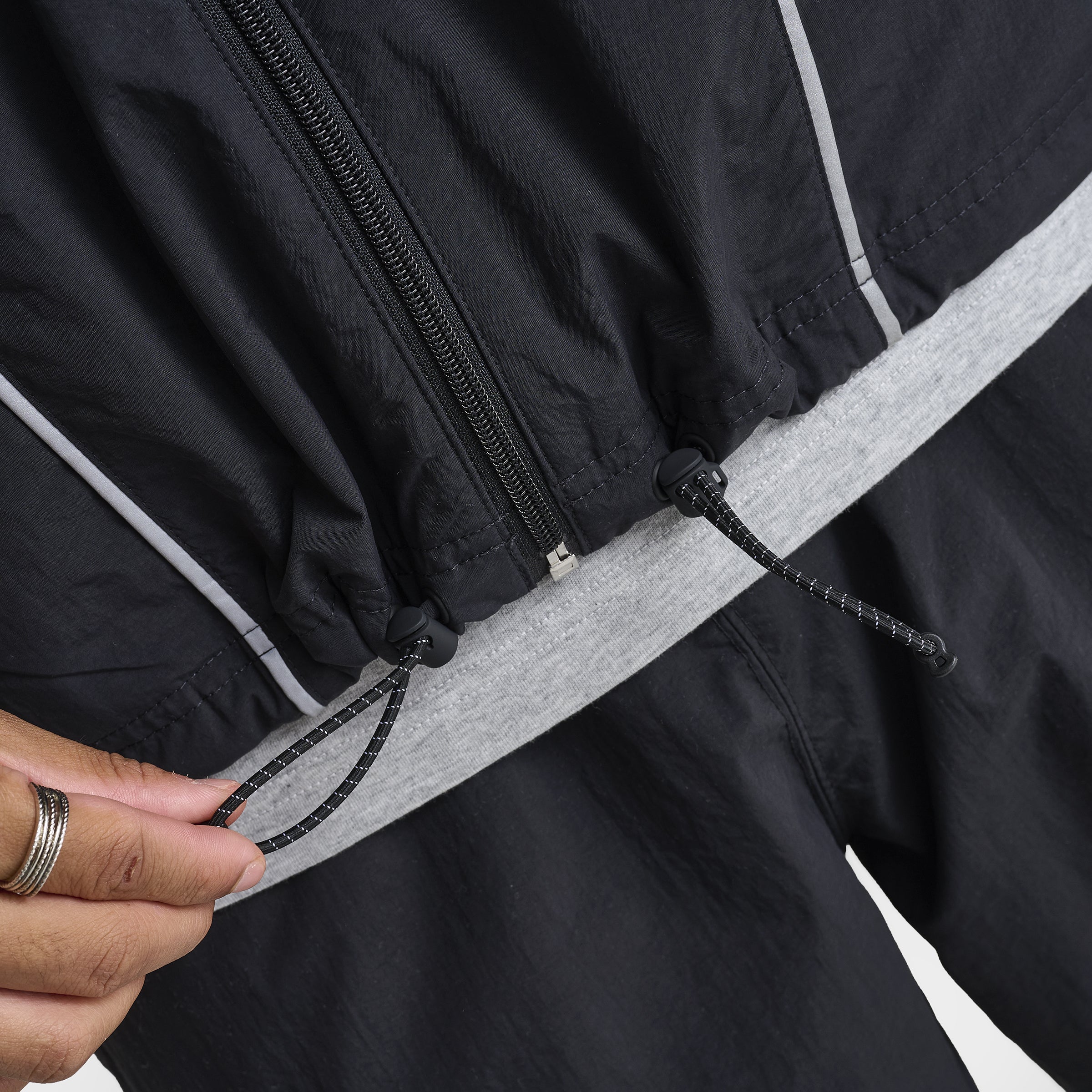 New Balance Vision Woven Jacket Black / 3M Reflective - Image 4
