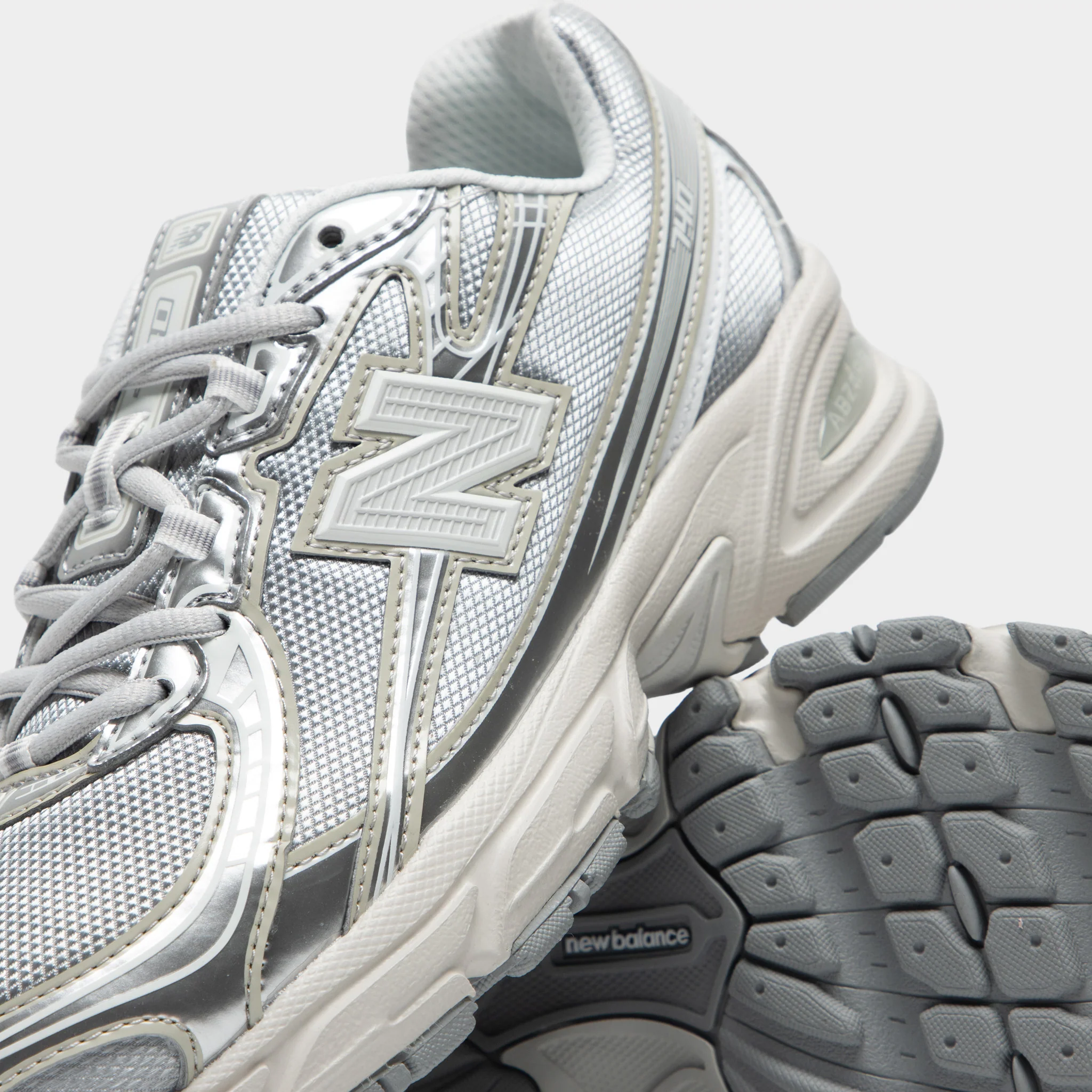 New Balance 740 Metallic Silver / Metallic Silver - Image 3