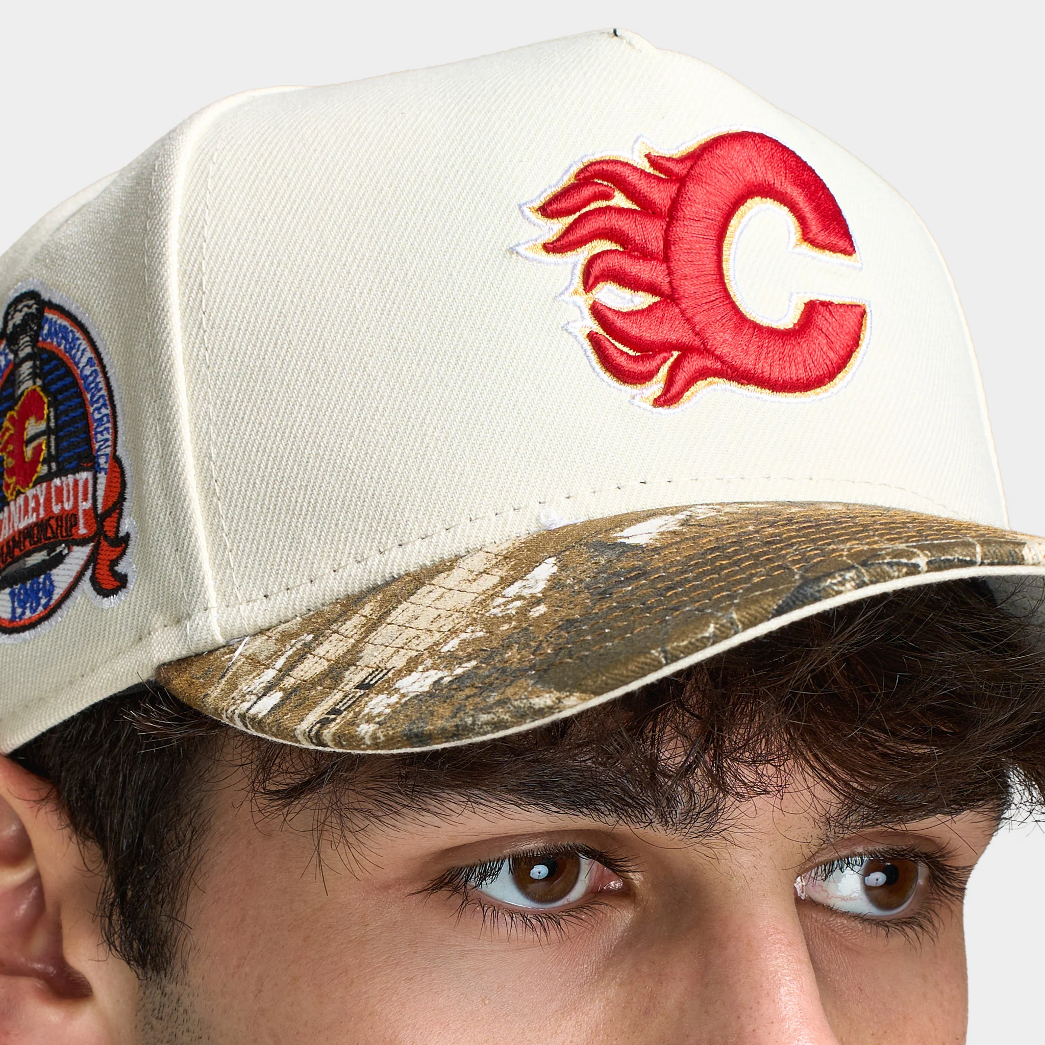 New Era Calgary Flames 9FORTY A-Frame Chrome / Realtree Camo - Image 2