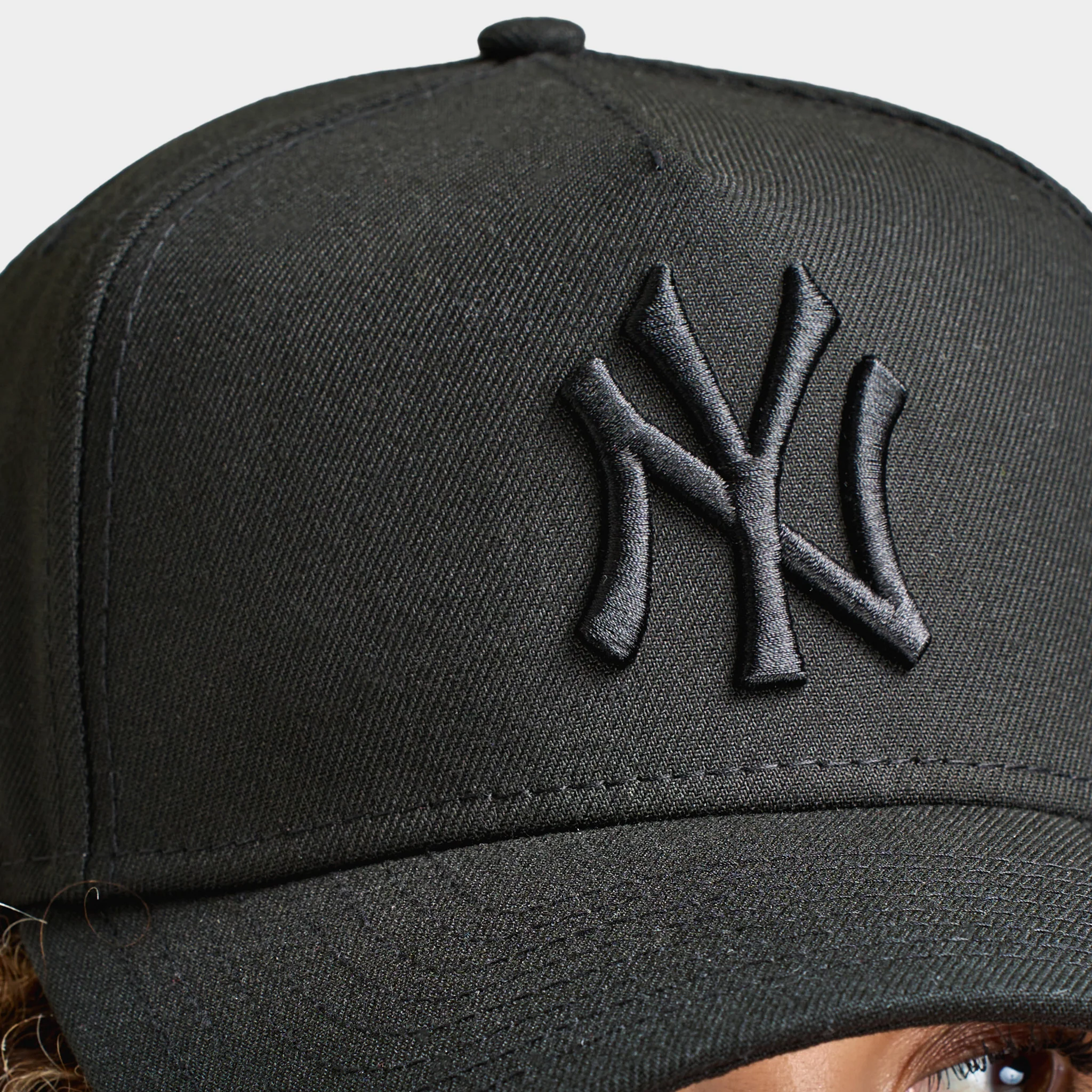 New Era New York Yankees 9FORTY A-Frame Black / Black - Image 2