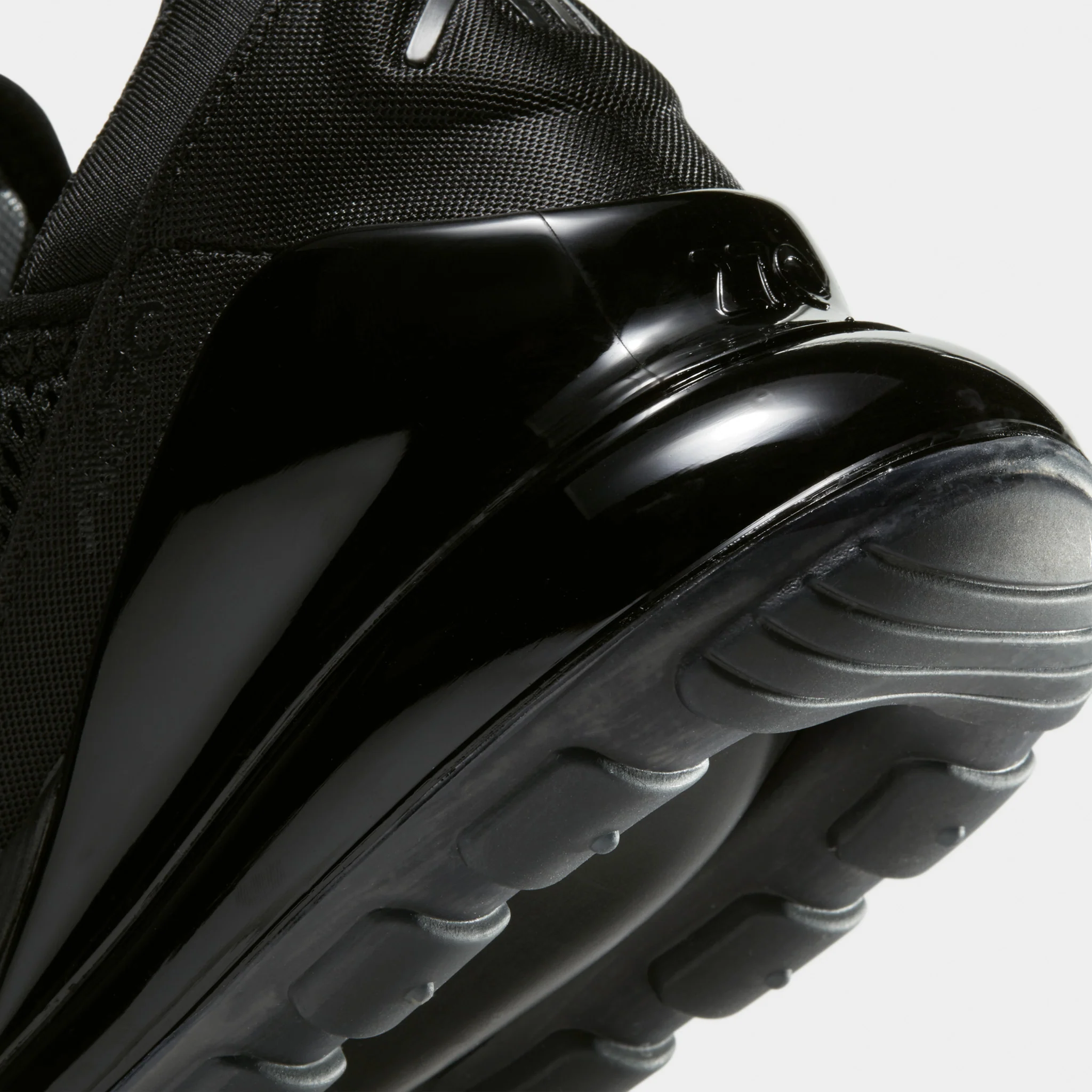 Nike Air Max 270 / Black - Image 4