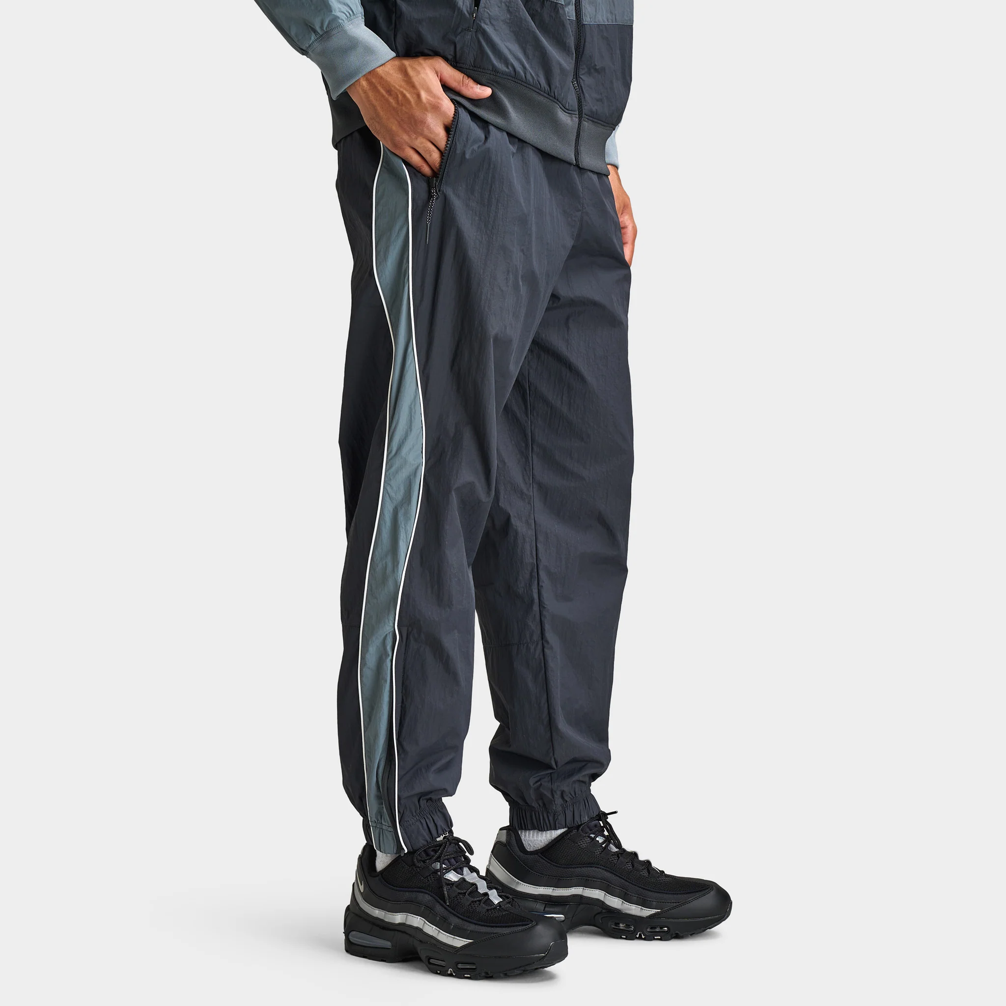 Nike Air Max 95 Woven Pants / Black - Image 3