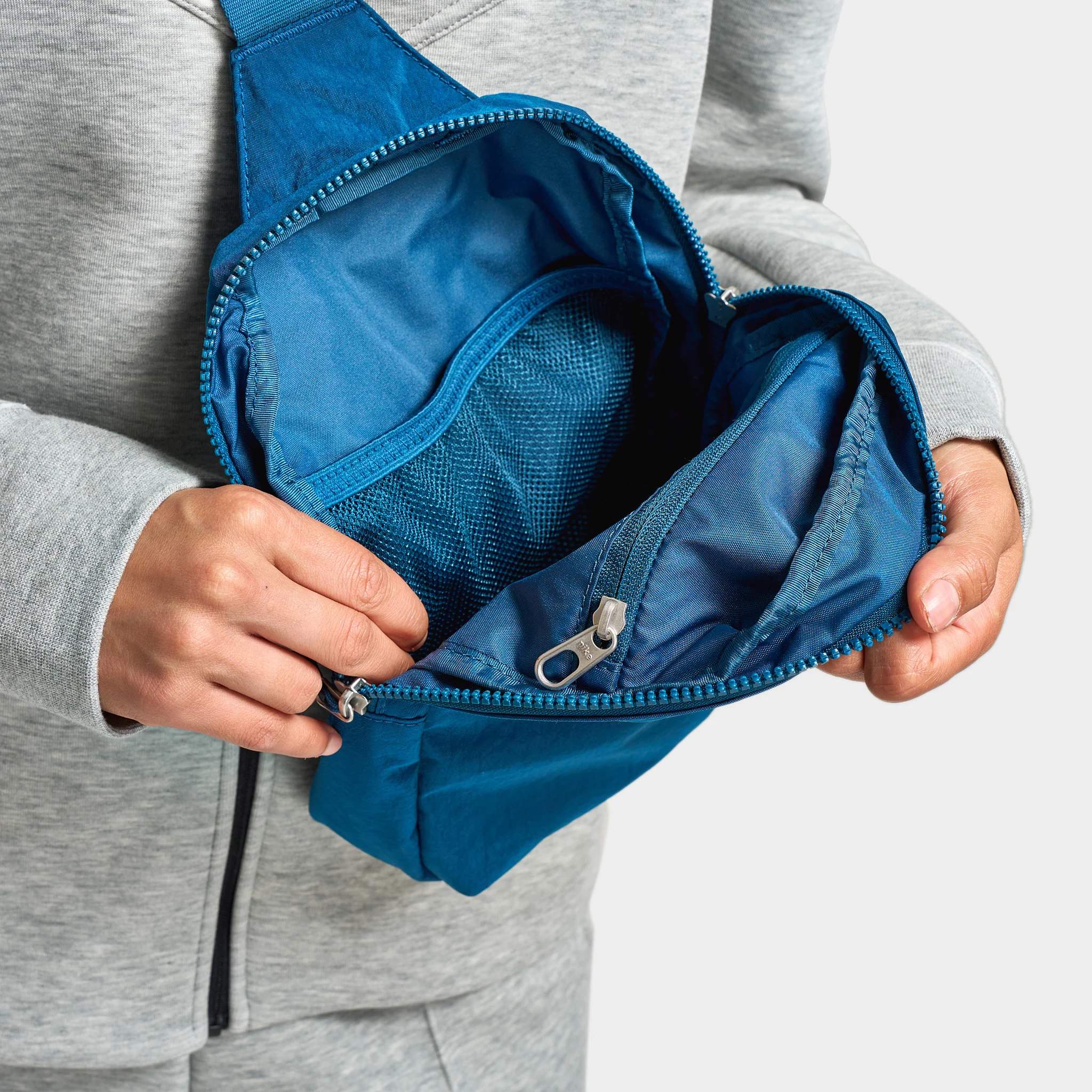 Nike Aura Crossbody Bag (2L) Blue Force / Blue Force - Image 3
