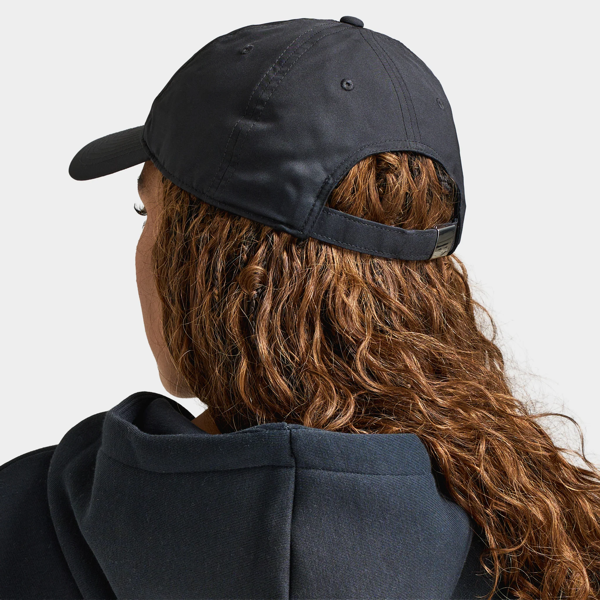 Nike Club Unstructured Metal Swoosh Cap Black / Silver - Image 2