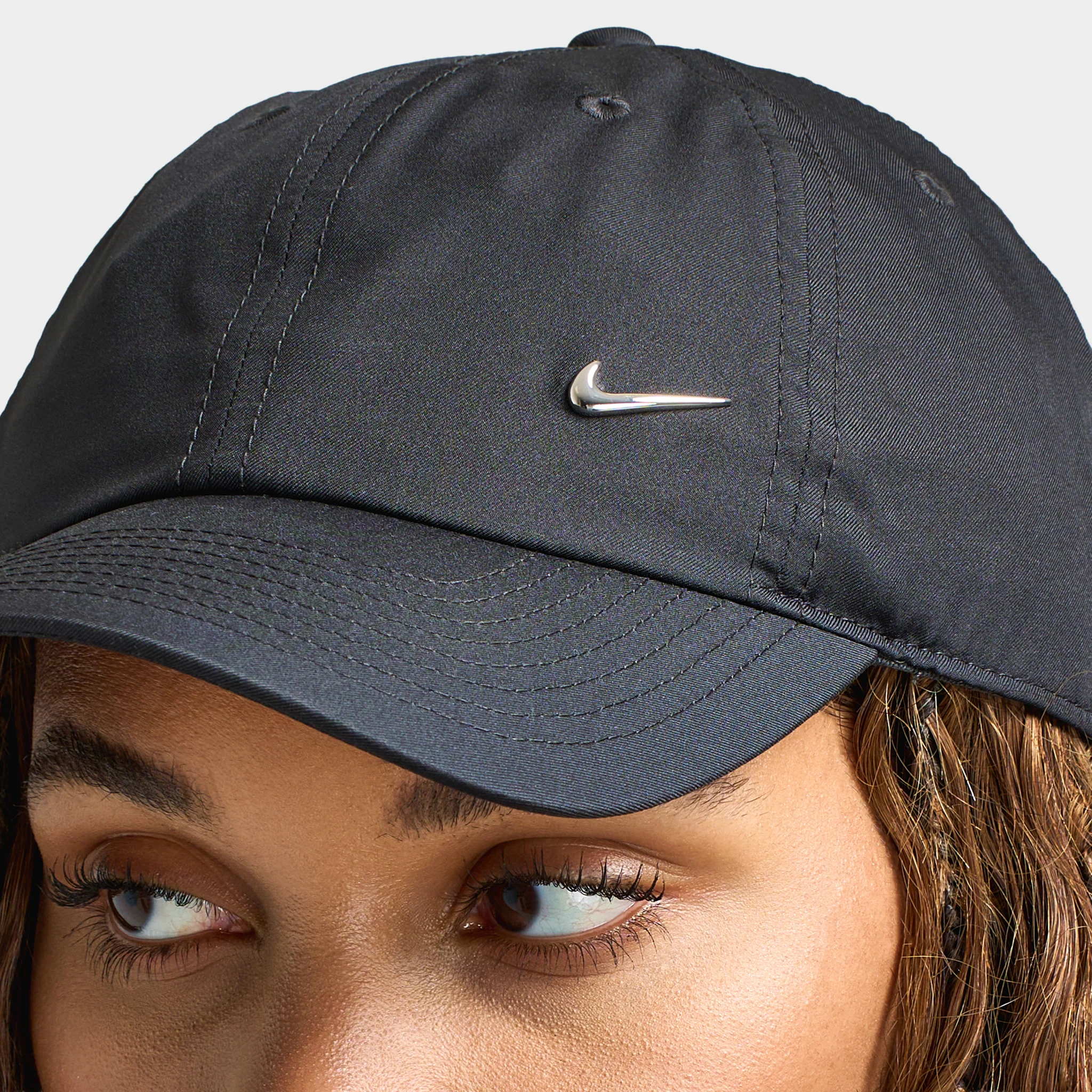 Nike Club Unstructured Metal Swoosh Cap Black / Silver - Image 3