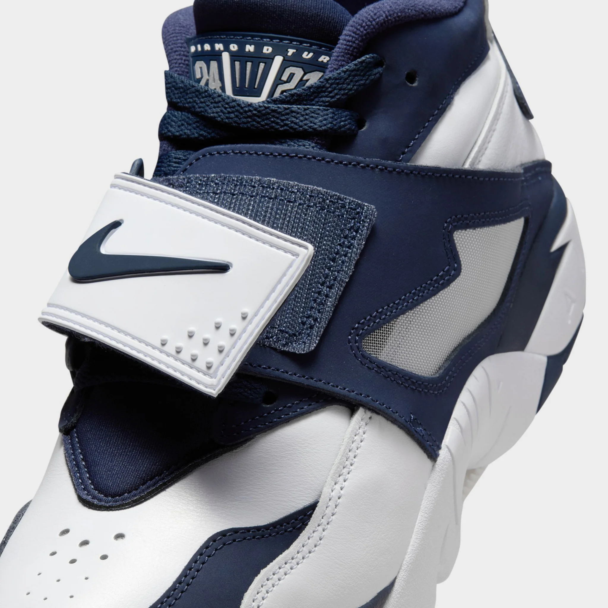 Nike Diamond Turf White / Navy - Silver - Image 3