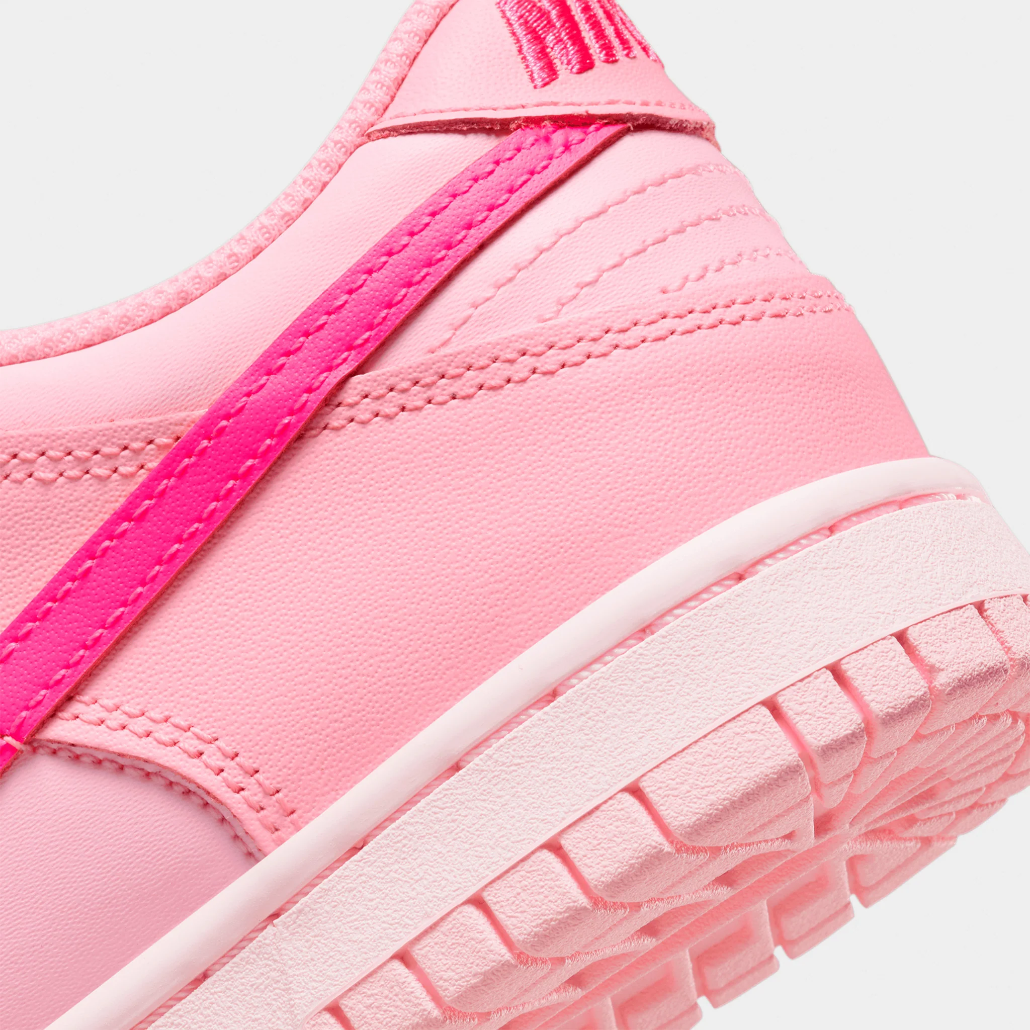 Nike Dunk Low GS Medium Soft Pink / Pink Foam - Hyper Pink - Image 3